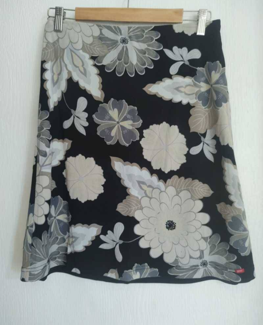 Falda con estampado floral - miniatura 1