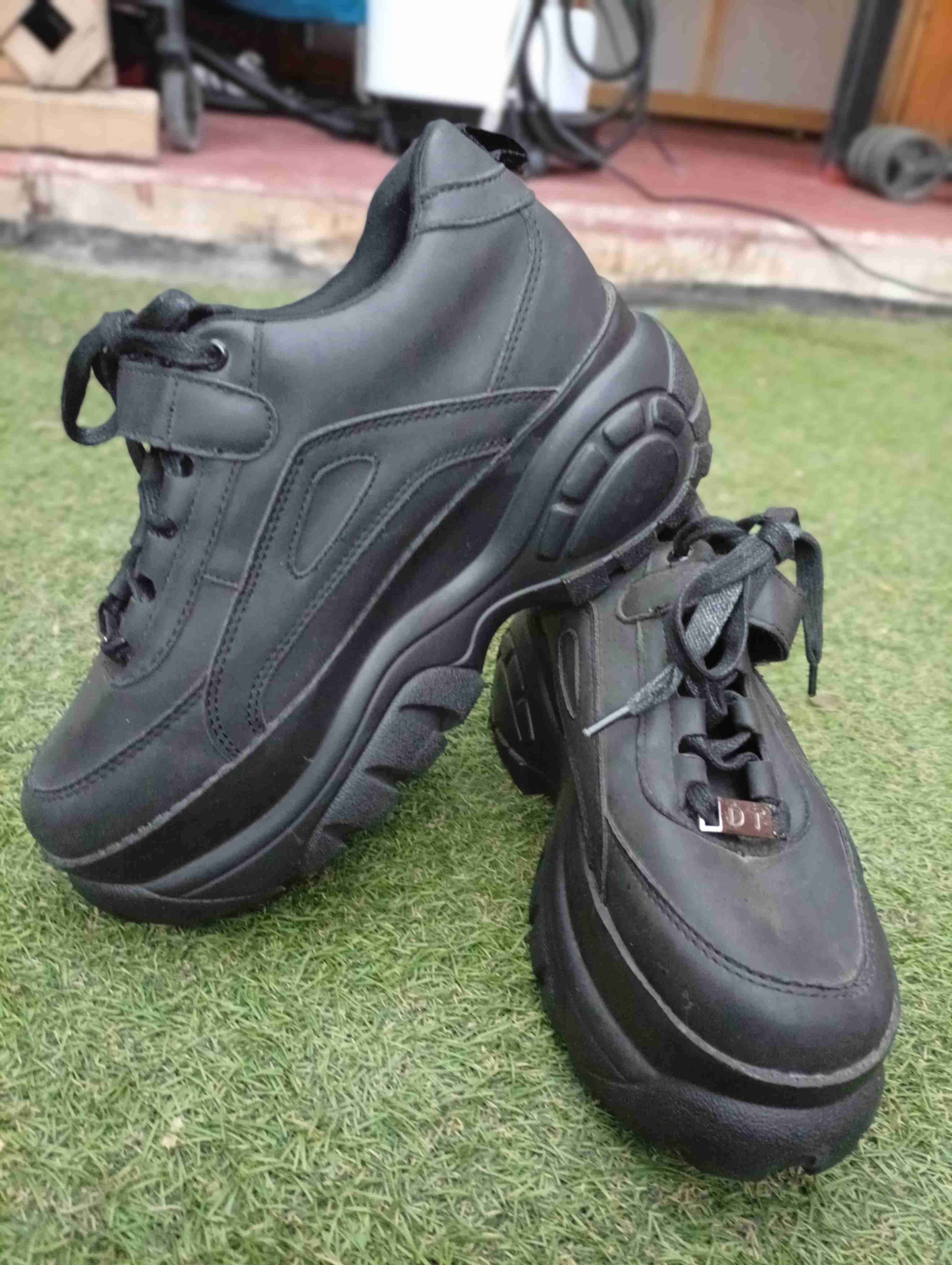 Zapatillas negras con plataforma - miniatura 2