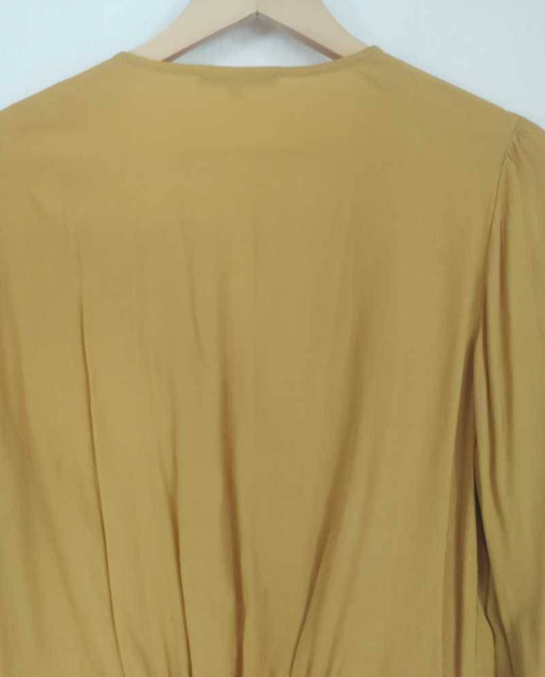 Blusa peplum mostaza con botones - miniatura 2