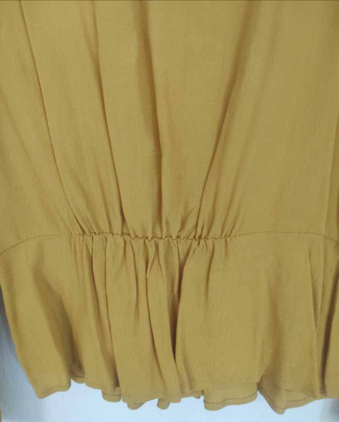 Blusa peplum mostaza con botones - miniatura 3