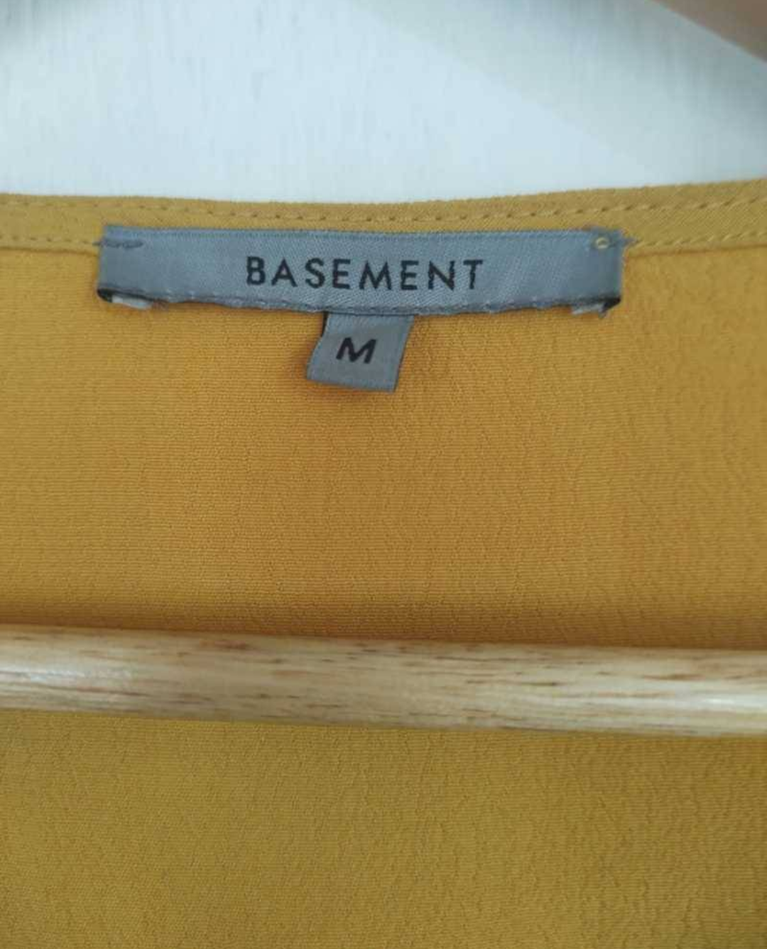 Blusa peplum mostaza con botones - miniatura 5