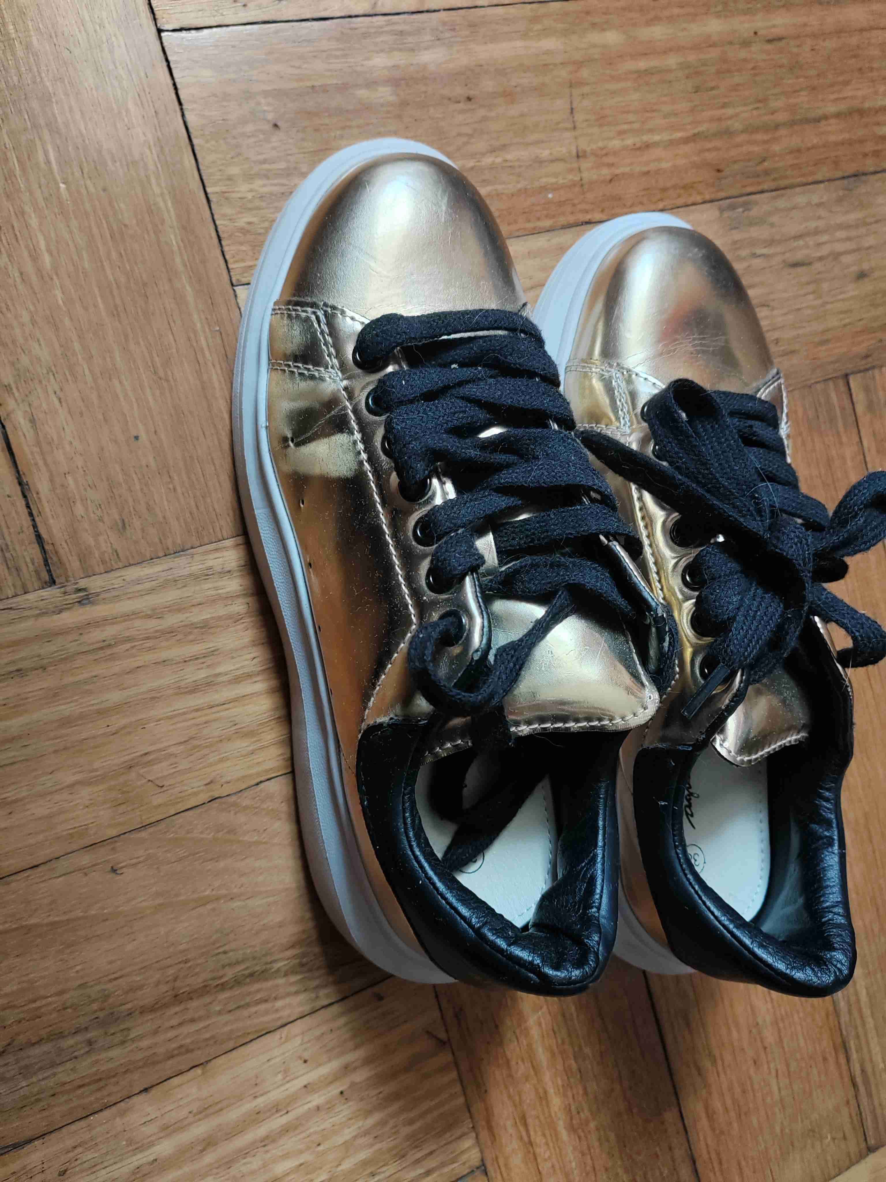 Zapatillas doradas con cordones - miniatura 1