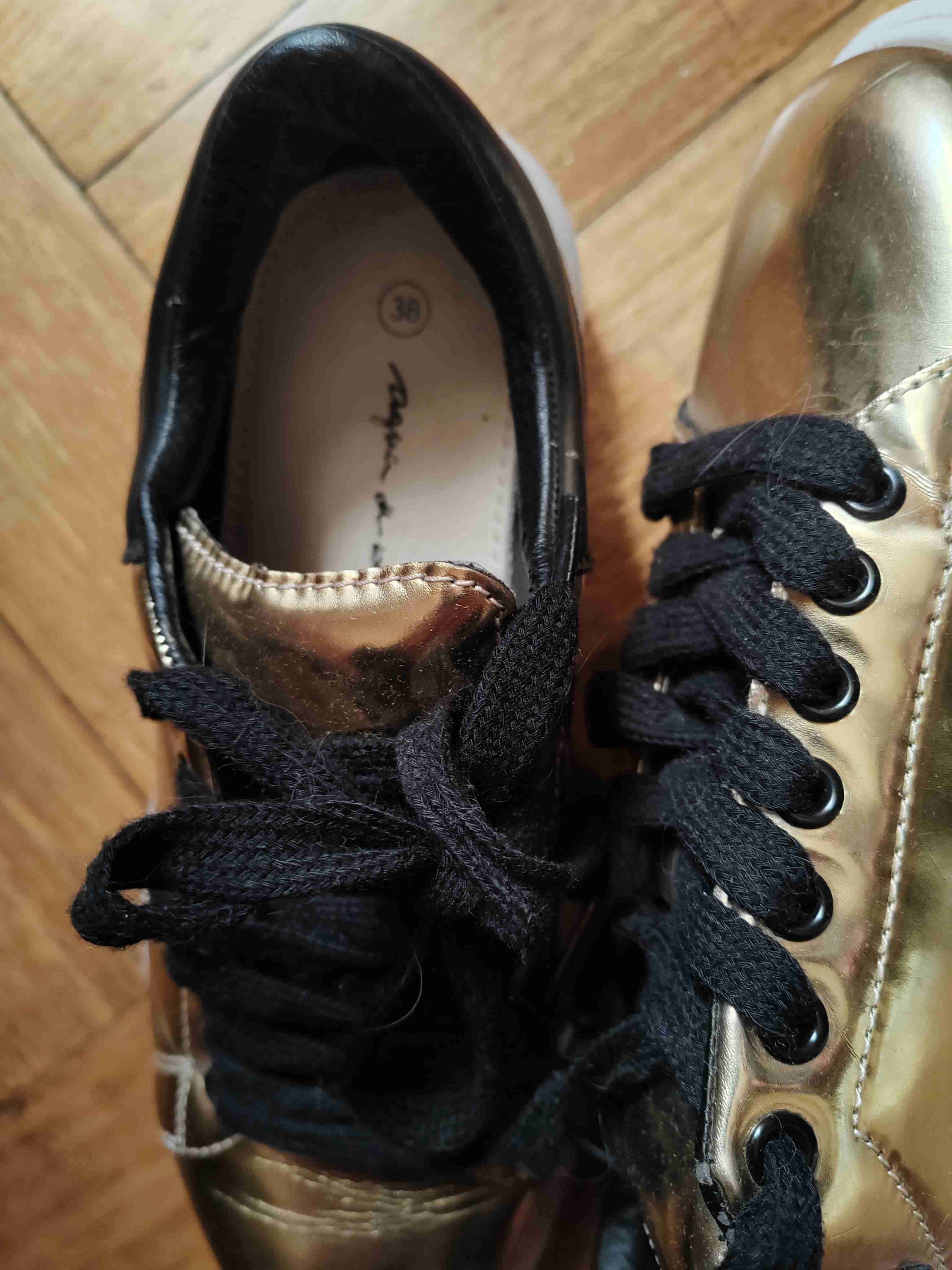 Zapatillas doradas con cordones - miniatura 4