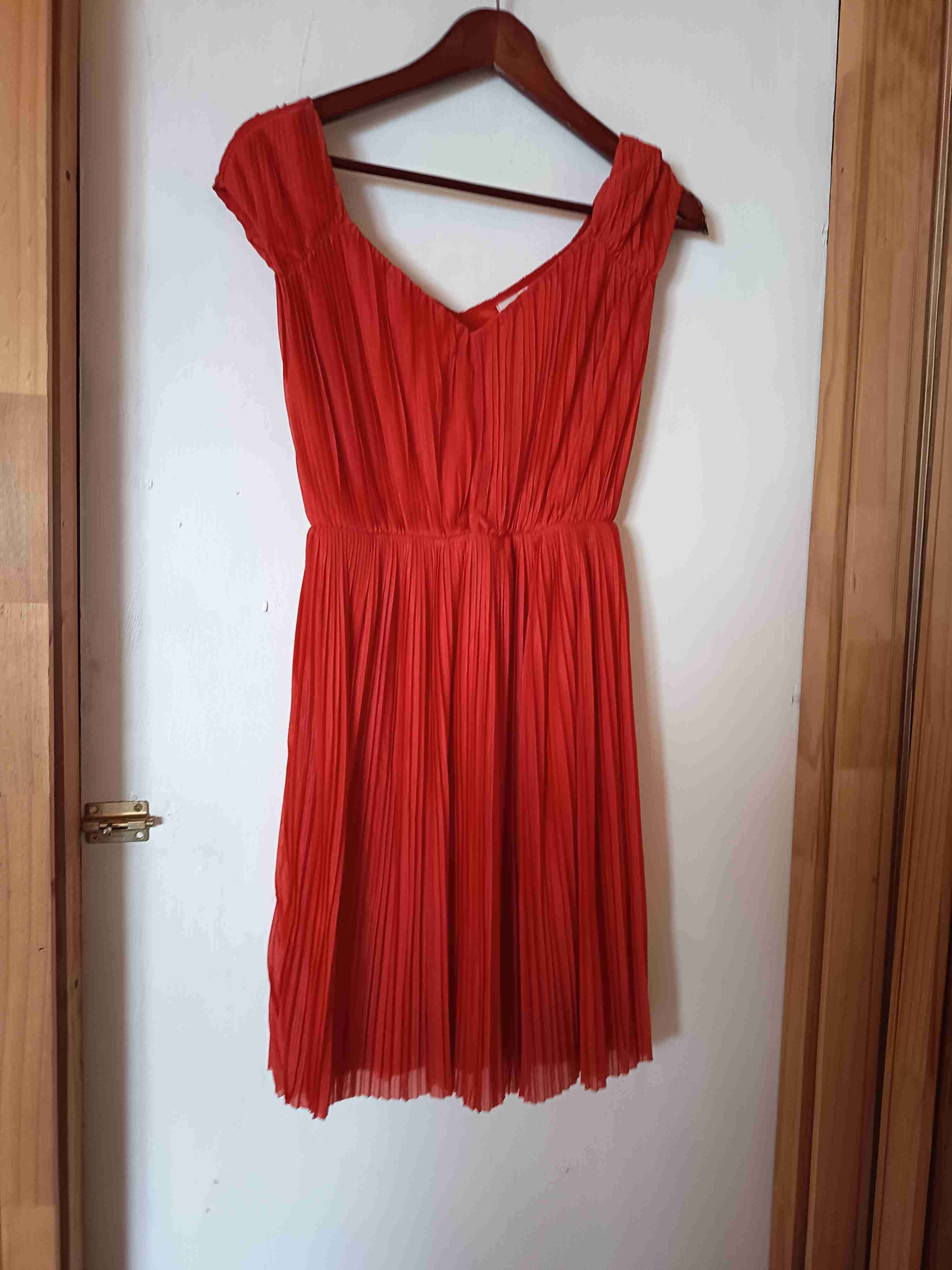 Vestido rojo coral plisado - miniatura 1