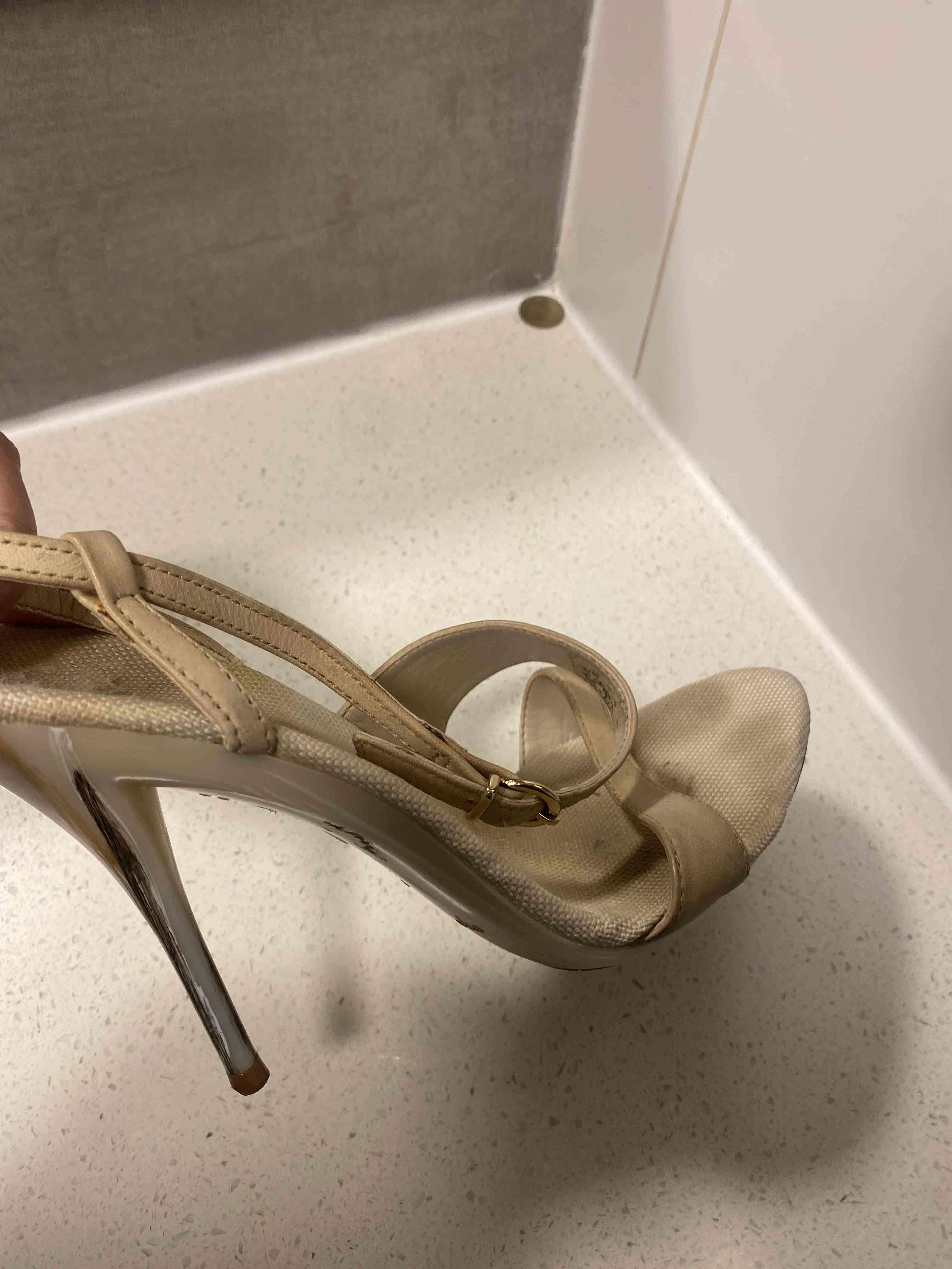 Tacones altos beige - miniatura 1