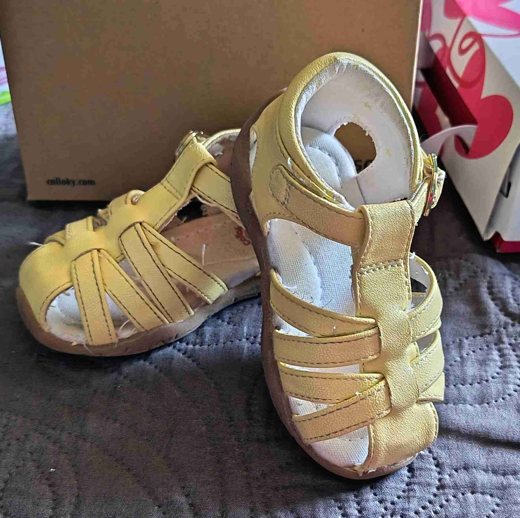 Sandalias amarillas para niñas - miniatura 1