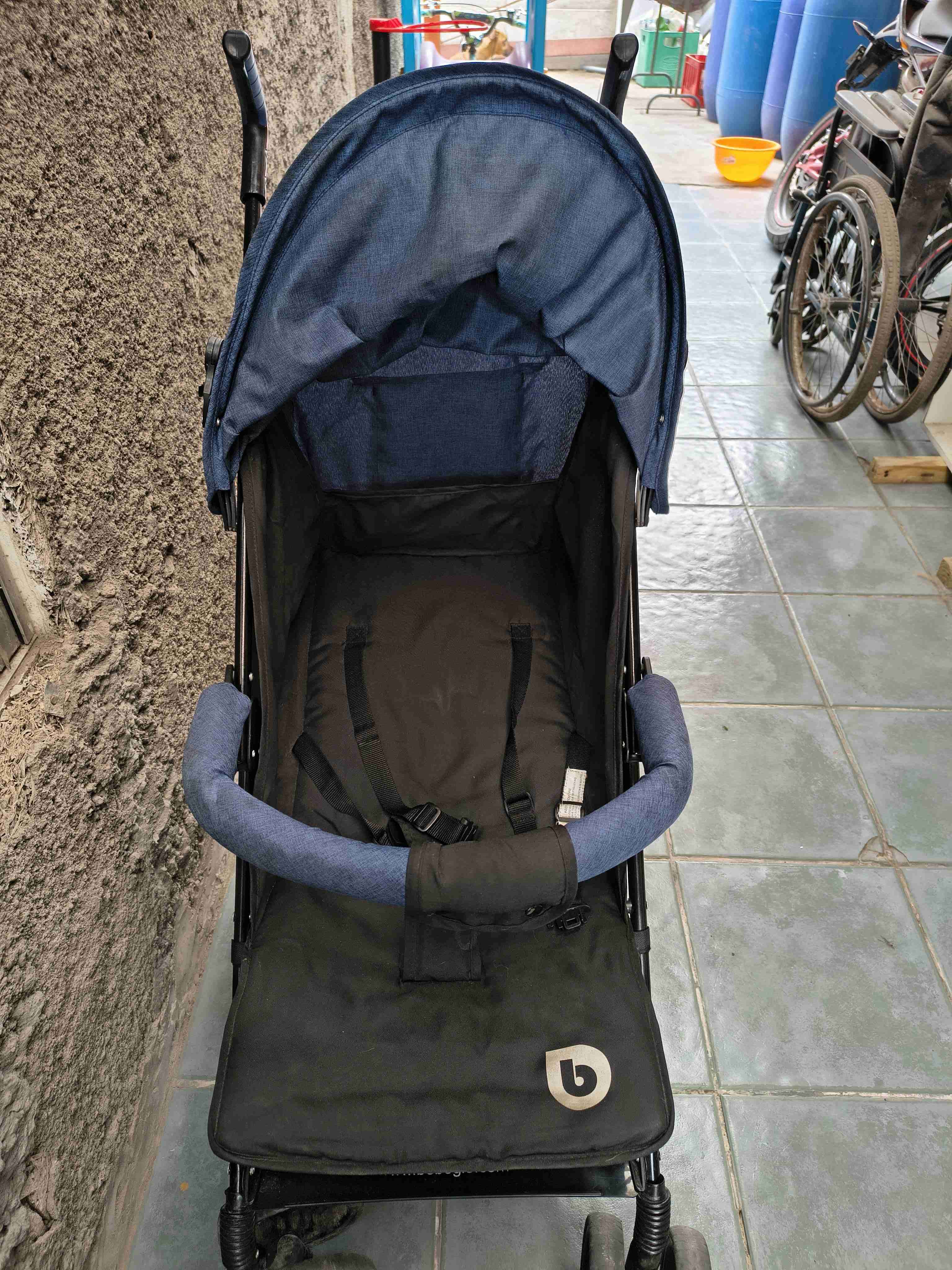 Coche de paseo azul y negro - miniatura 1