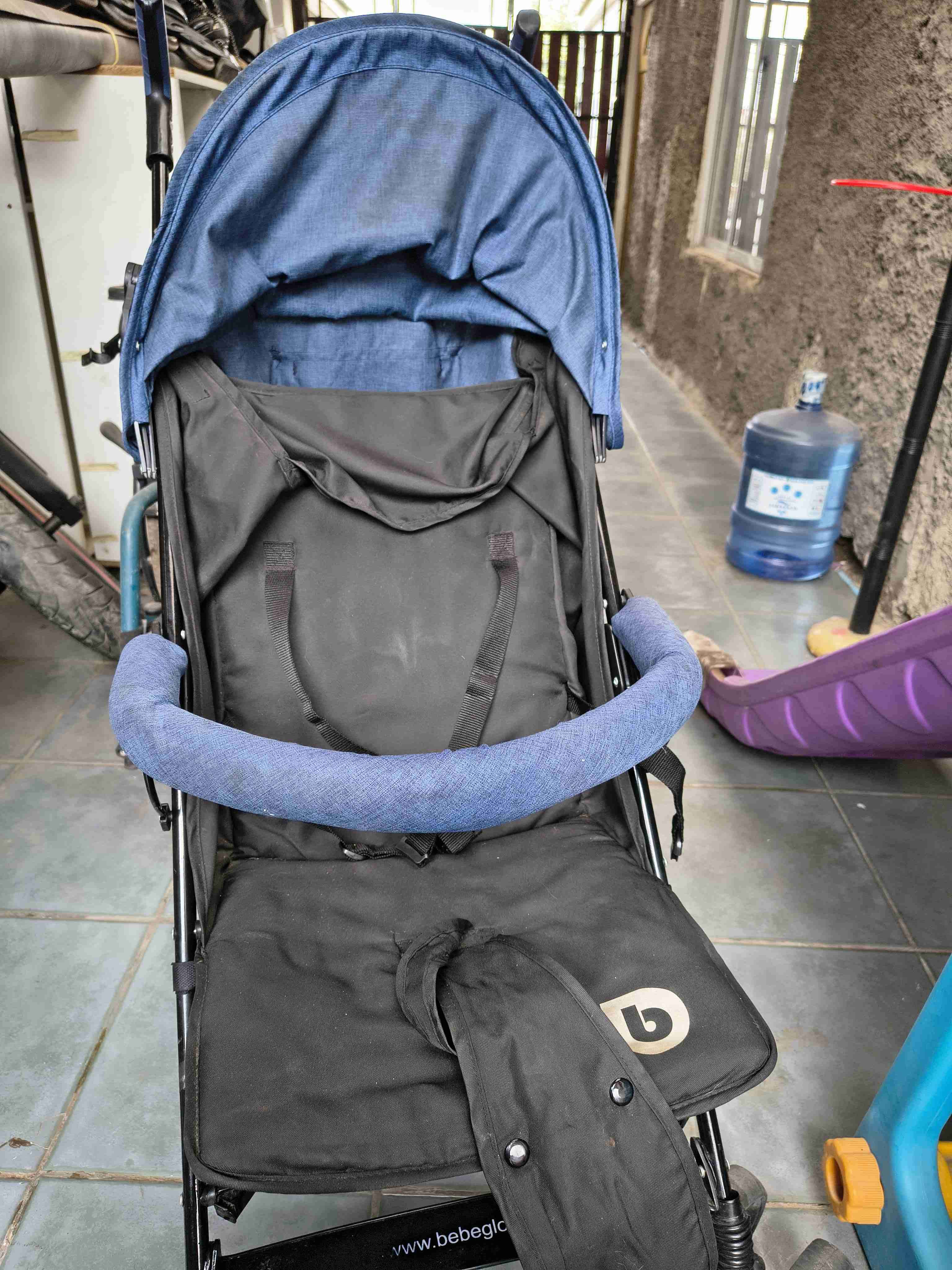 Coche de paseo azul y negro - miniatura 4