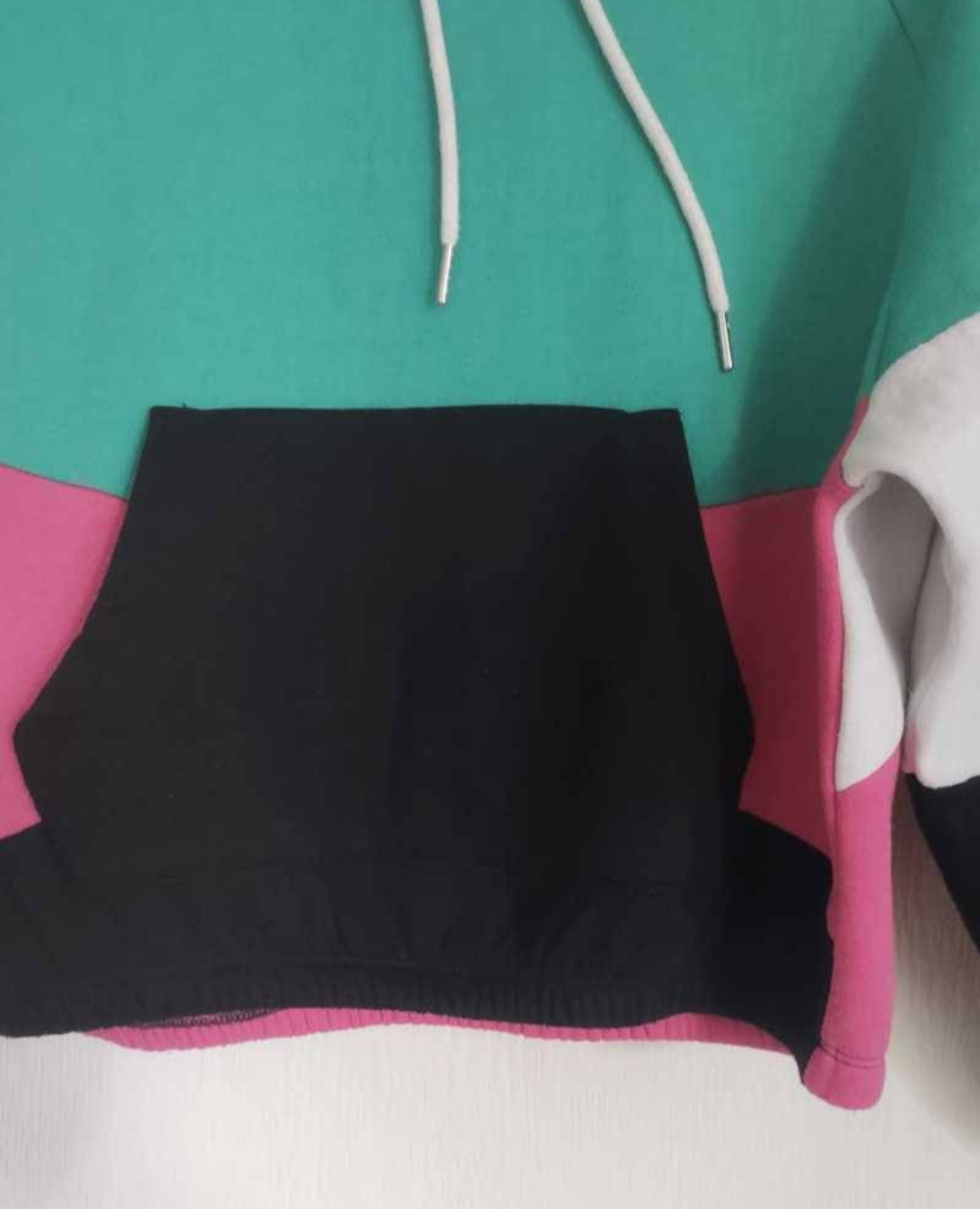 Polerón crop con capucha colorido - miniatura 3