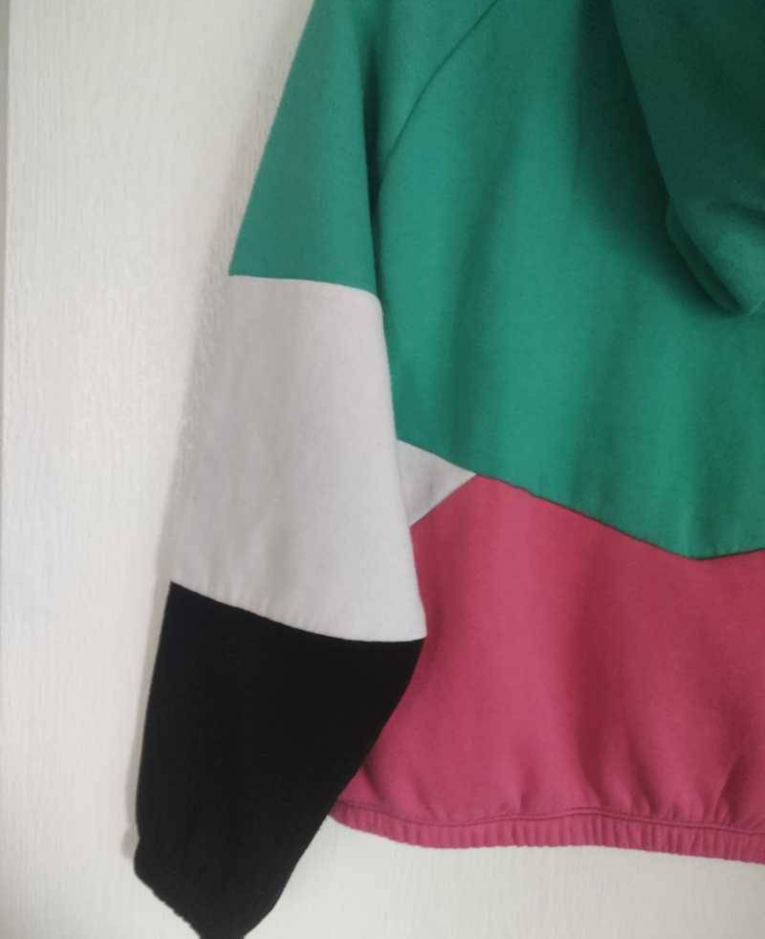 Polerón crop con capucha colorido - miniatura 4