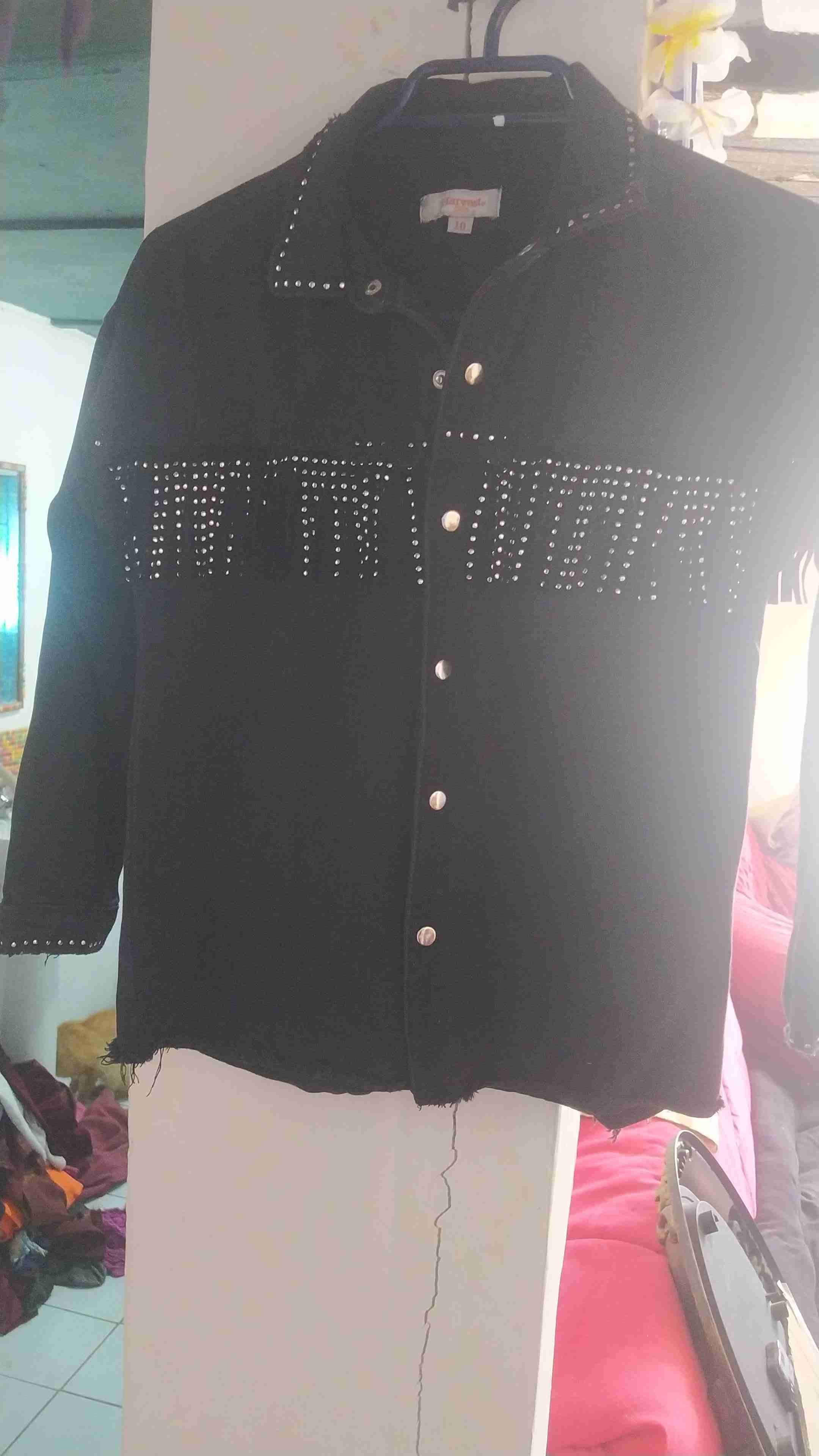 Chaqueta negra con tachas - miniatura 1