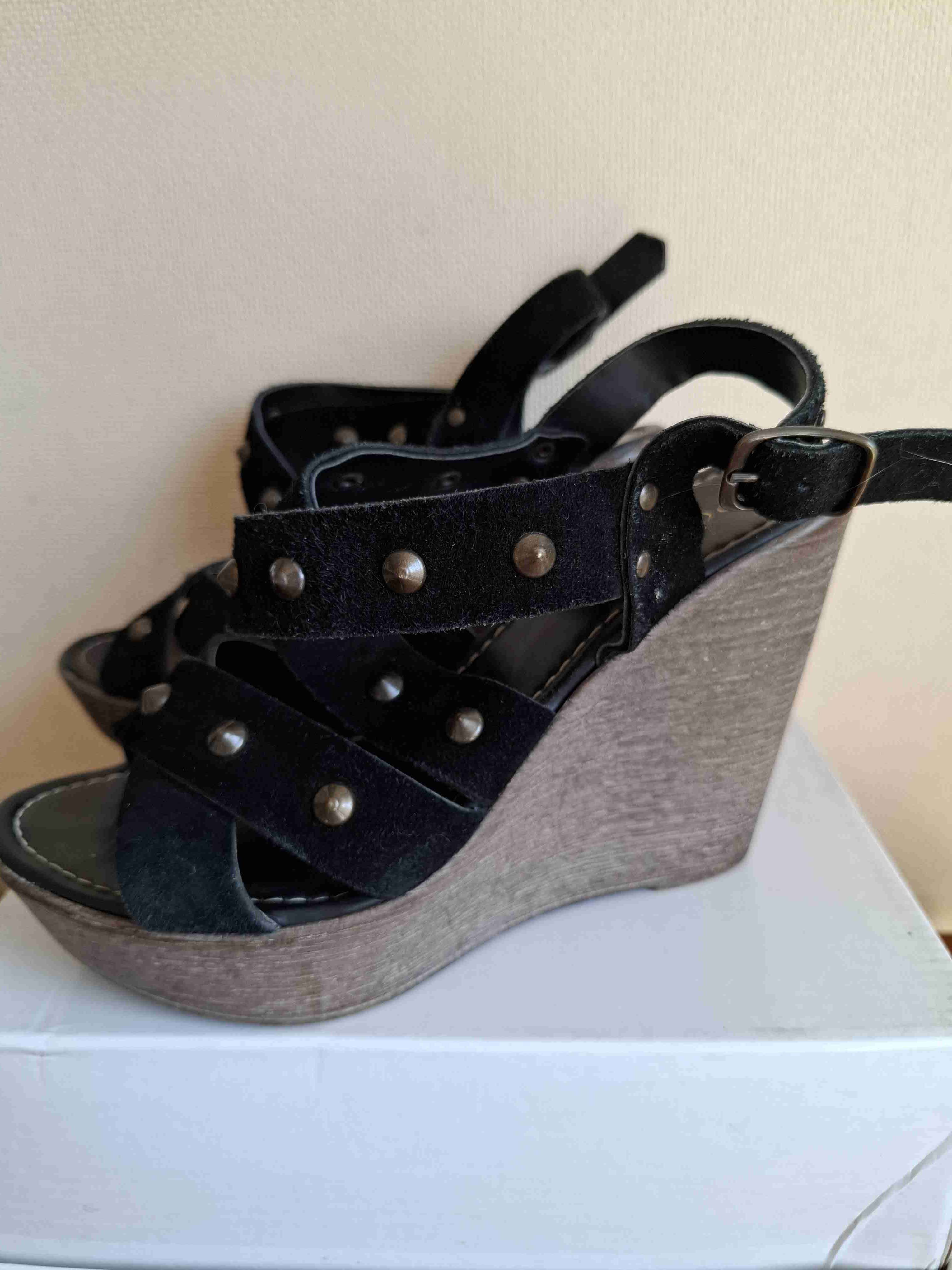 Sandalias negras con tachas - miniatura 3