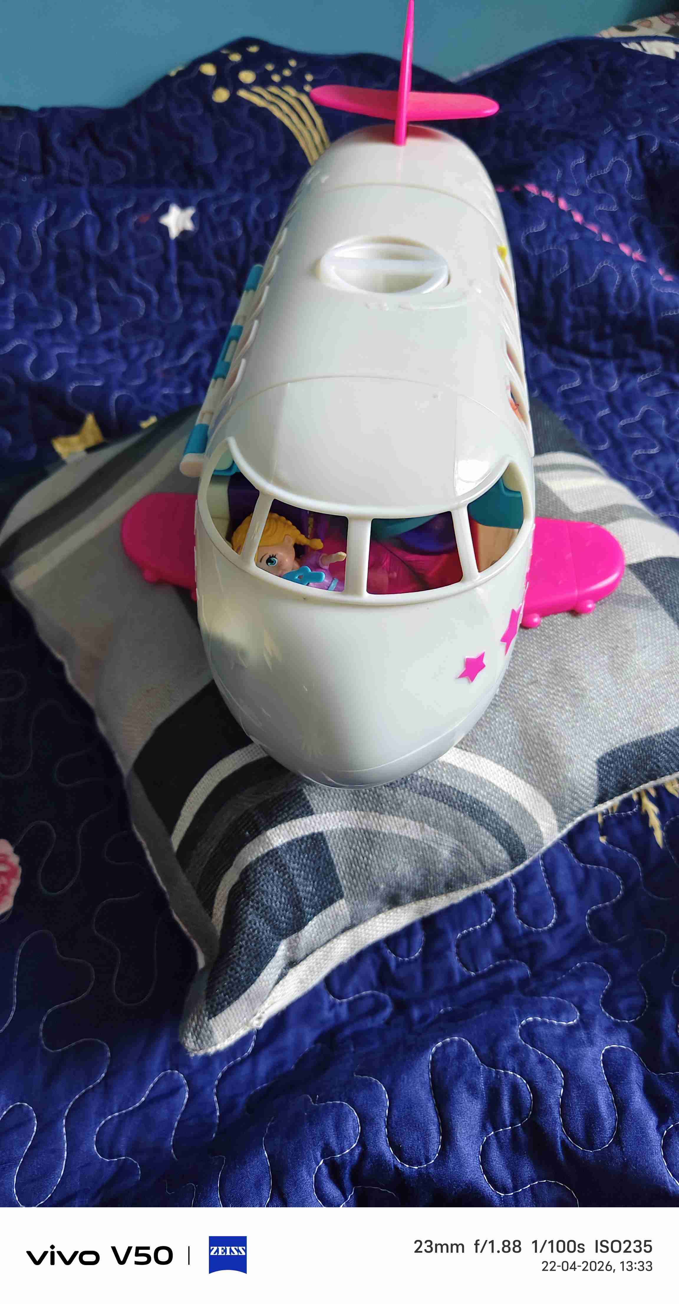Avión de juguete con interior - miniatura 3