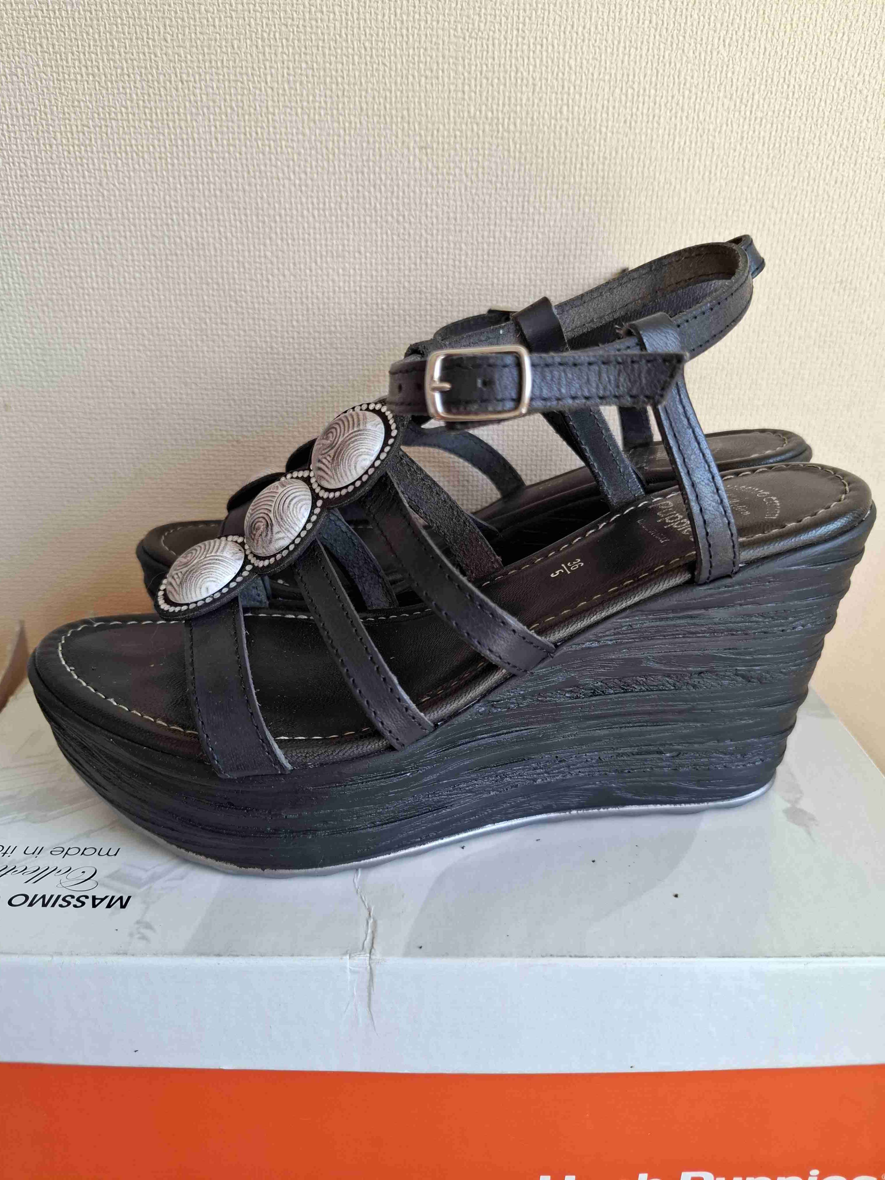 Sandalias negras con detalles decorativos - miniatura 5