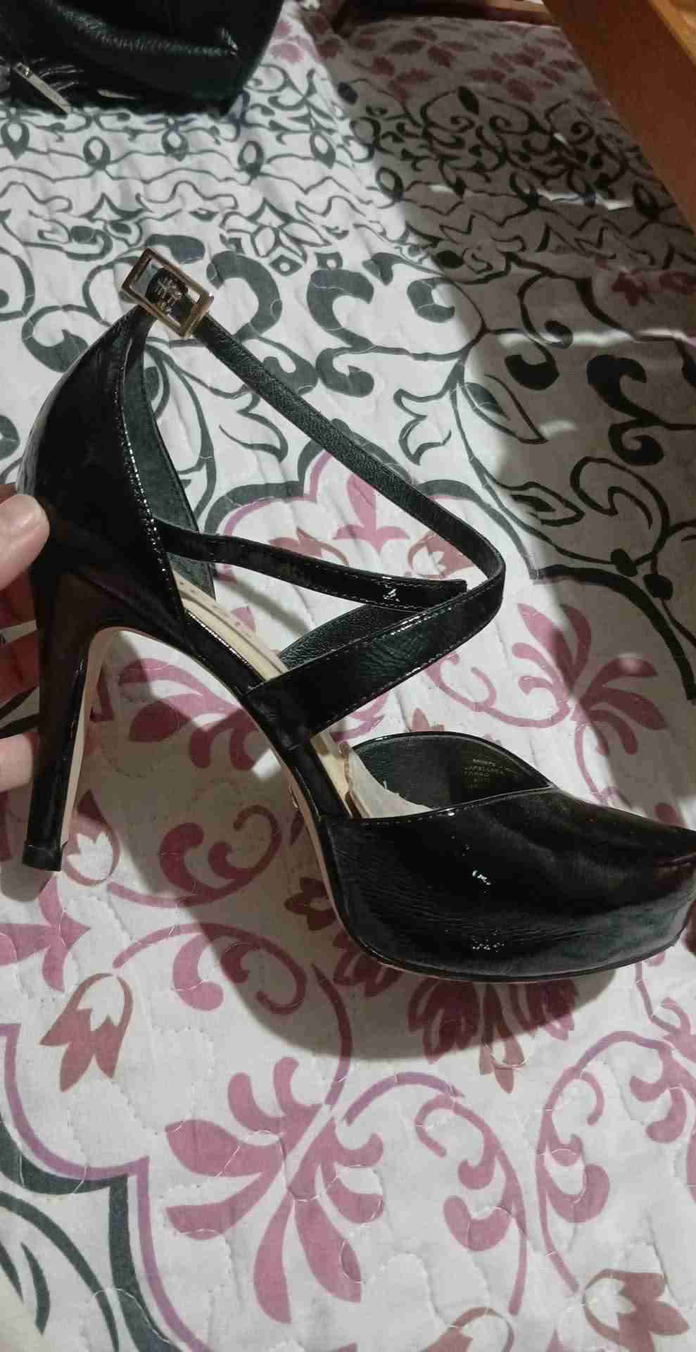 Zapatos negros de tacón alto - miniatura 2