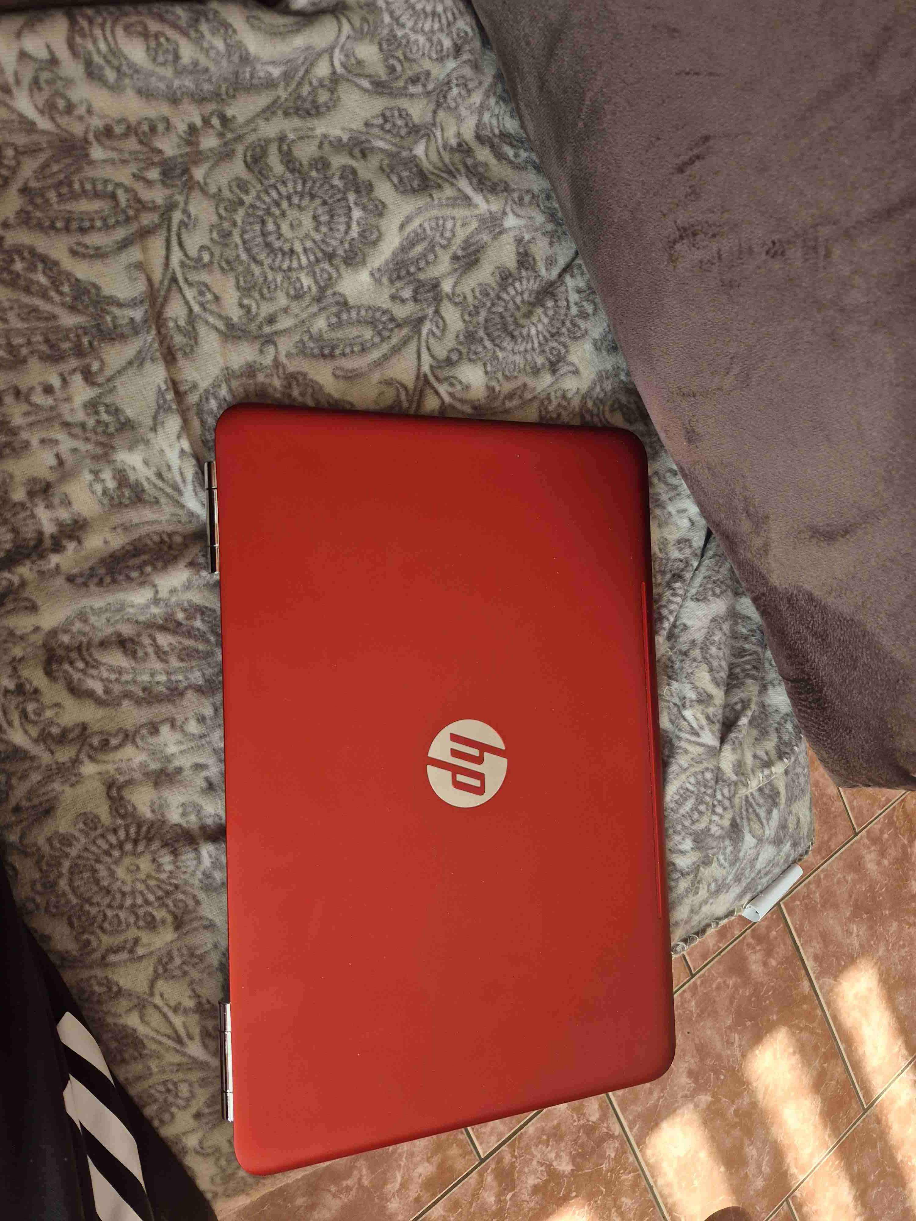 Notebook HP rojo brillante - miniatura 1