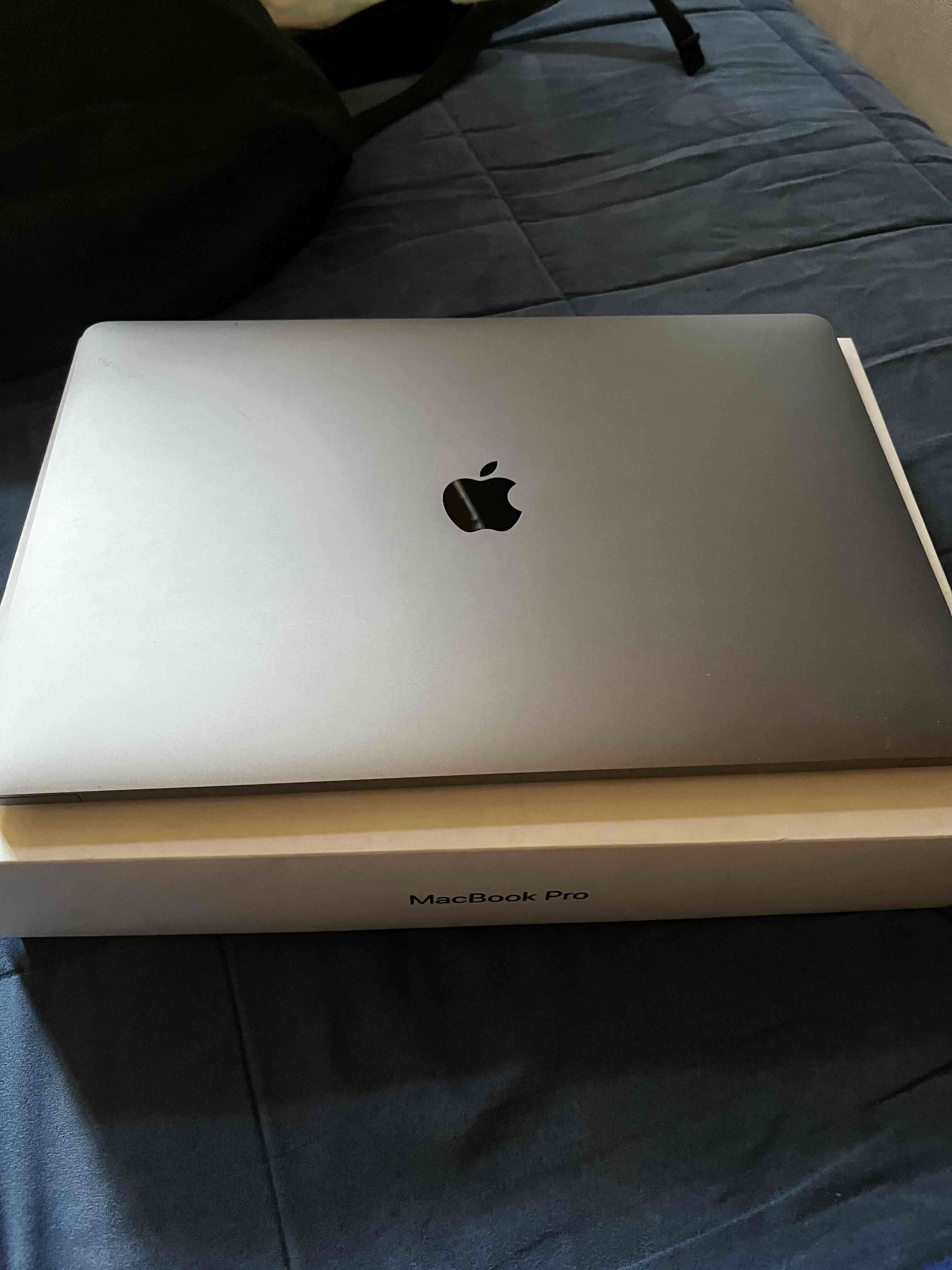 MacBook Pro usado en perfectas condiciones - miniatura 1