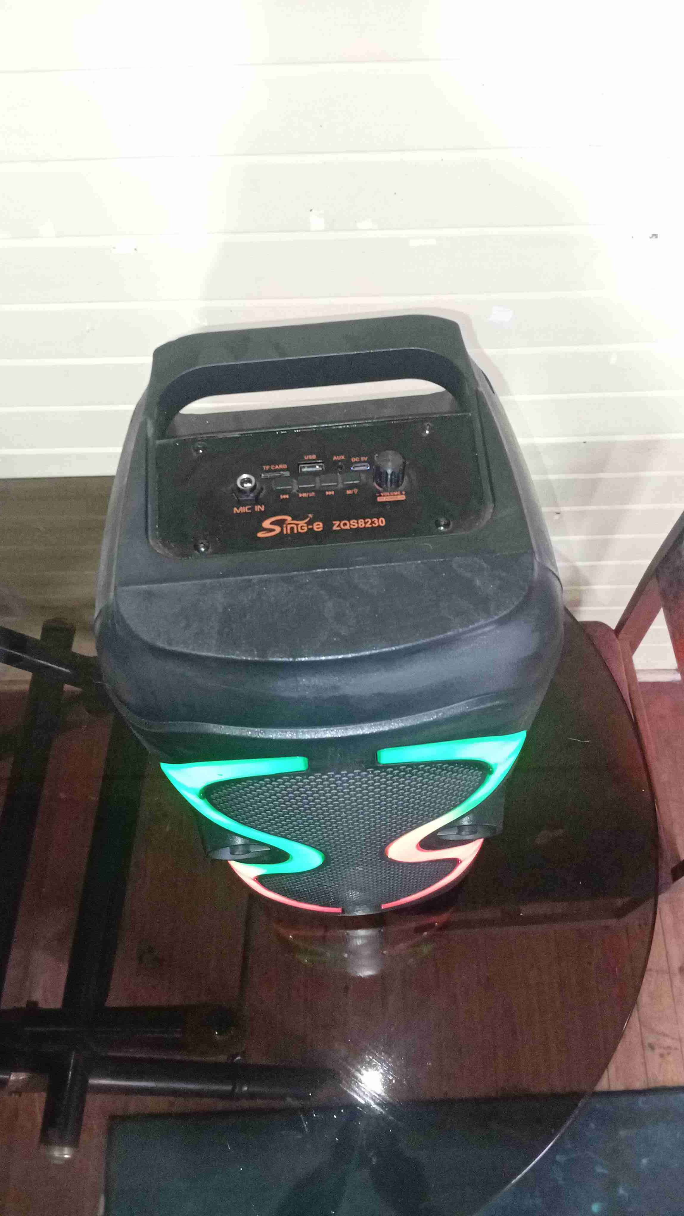 Parlante portátil con luces LED - miniatura 2