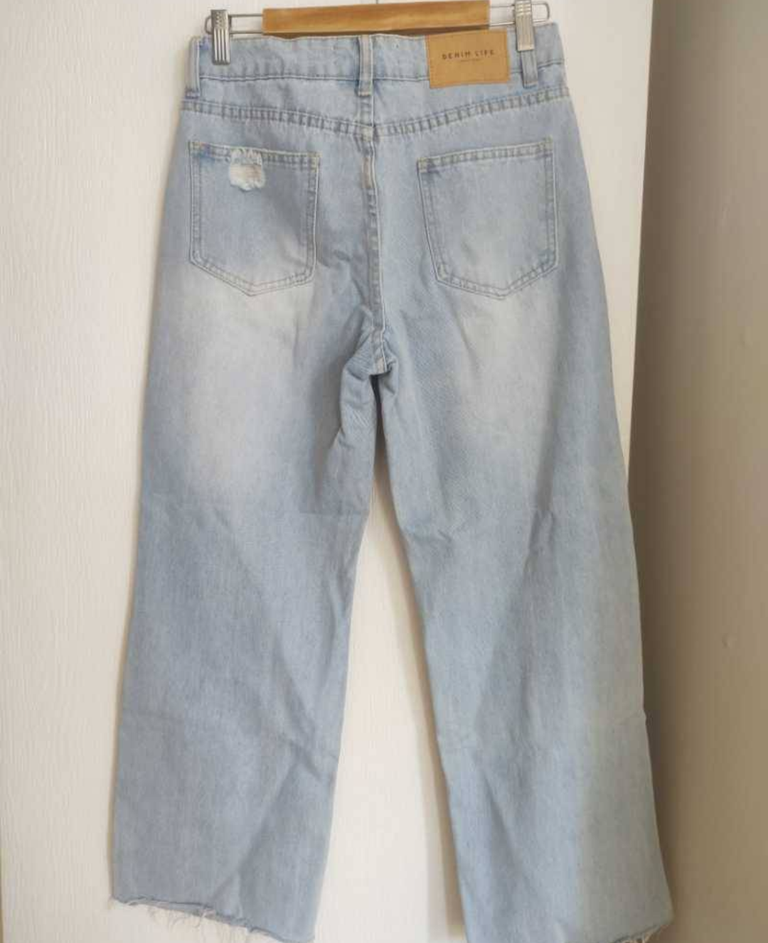 Jeans con rotos - miniatura 2