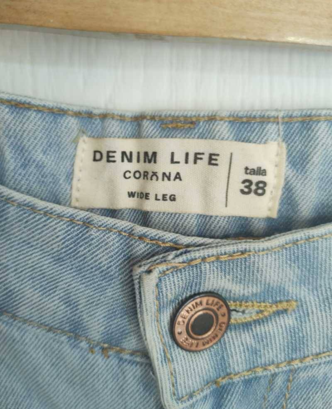 Jeans con rotos - miniatura 3