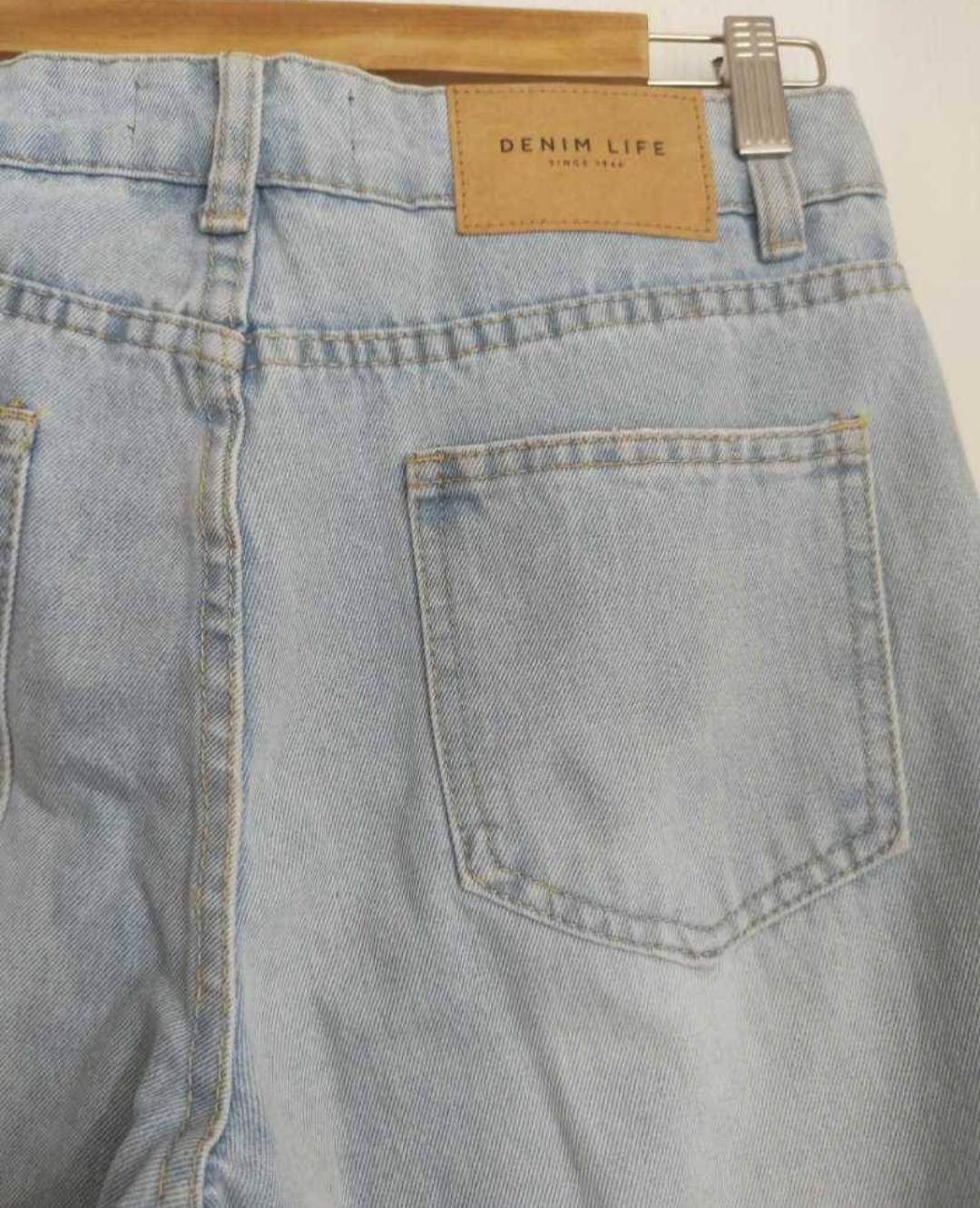 Jeans con rotos - miniatura 4