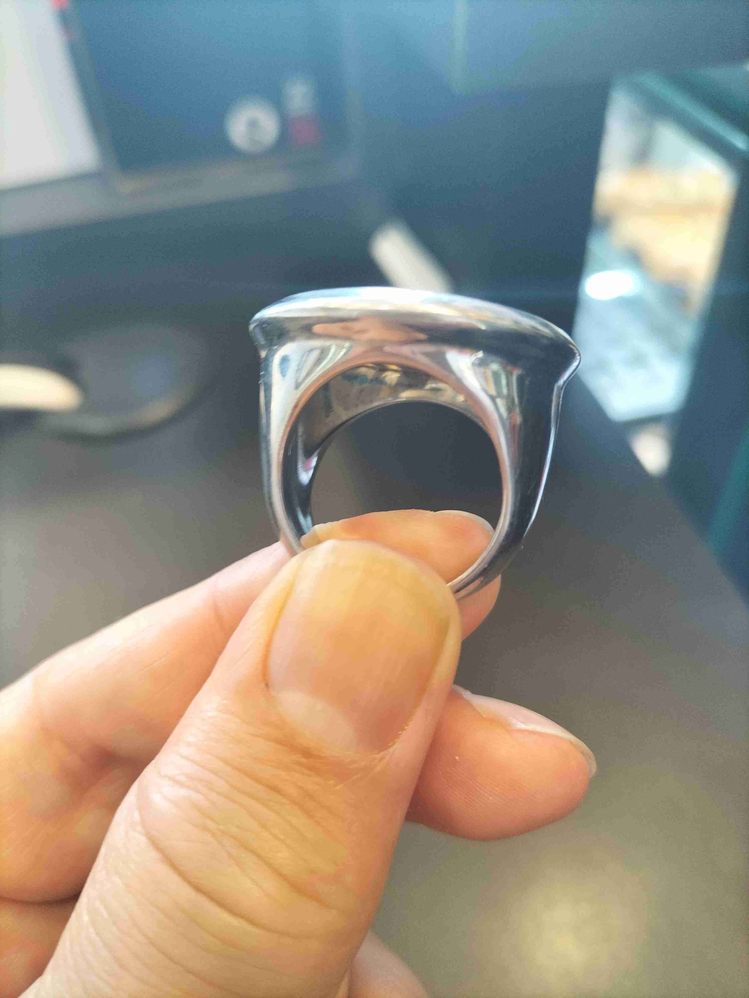 Anillo de diseño dorado - miniatura 3