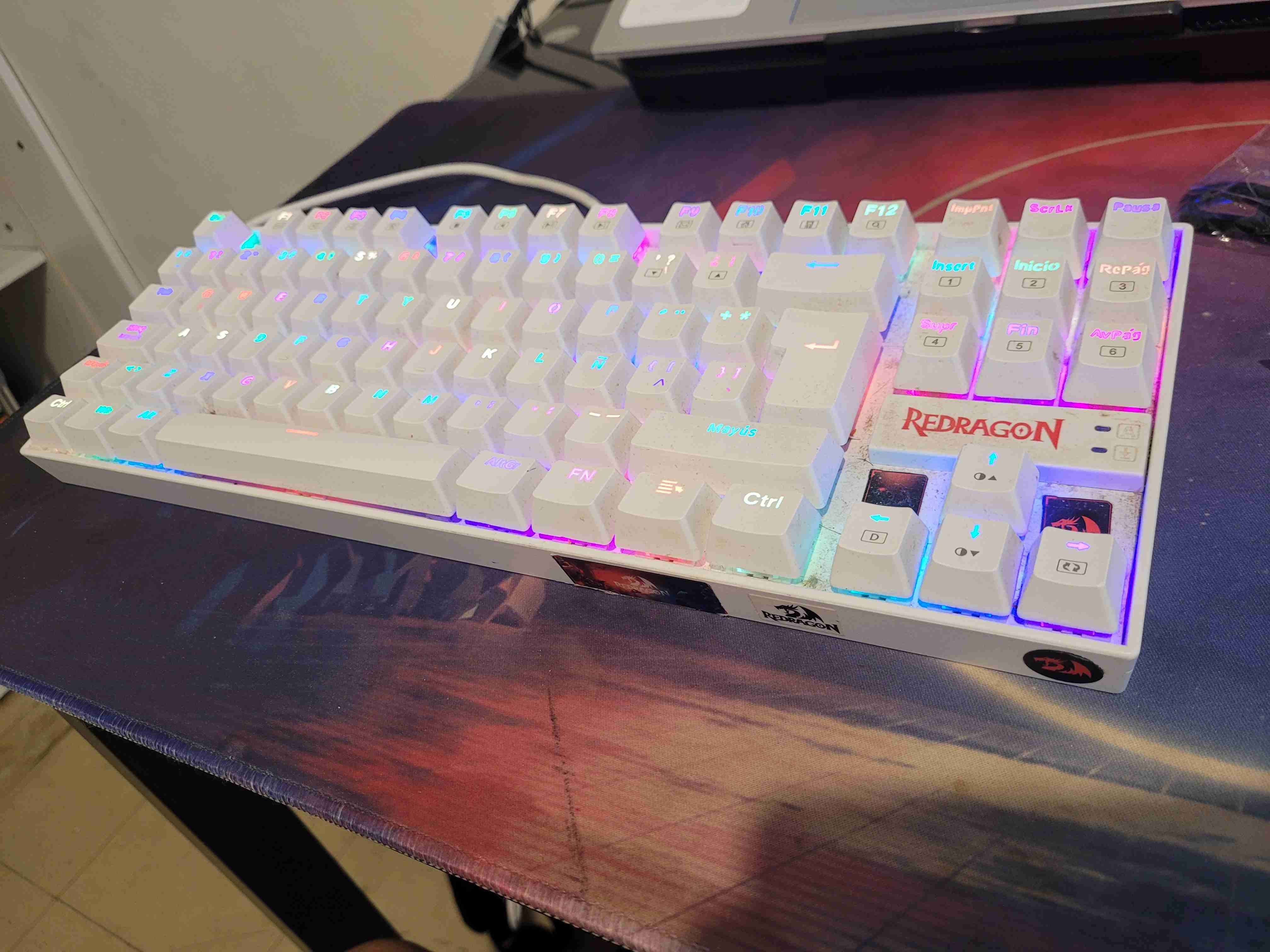 Teclado mecánico Redragon blanco - miniatura 2