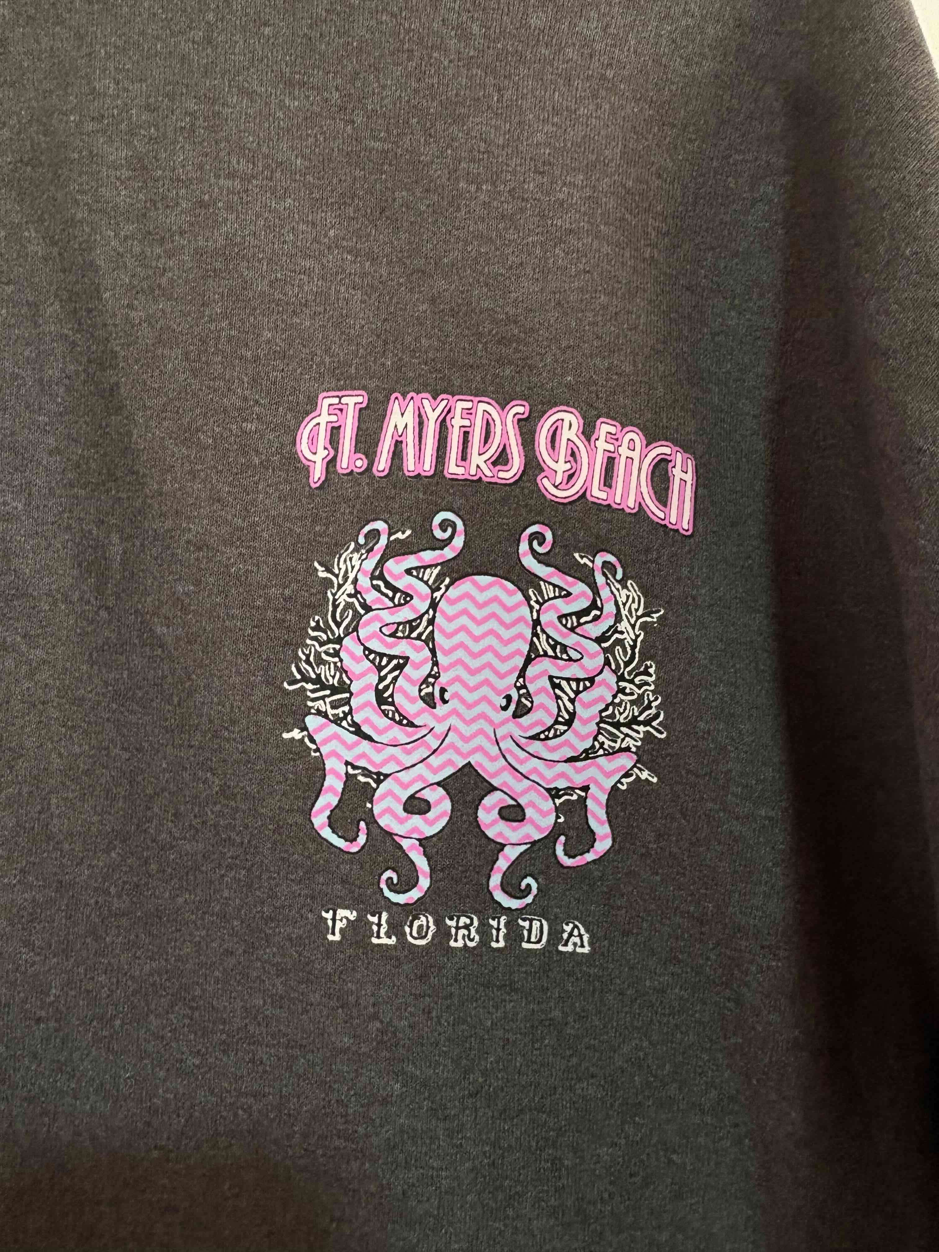 Polerón gris con diseño frontal - miniatura 3