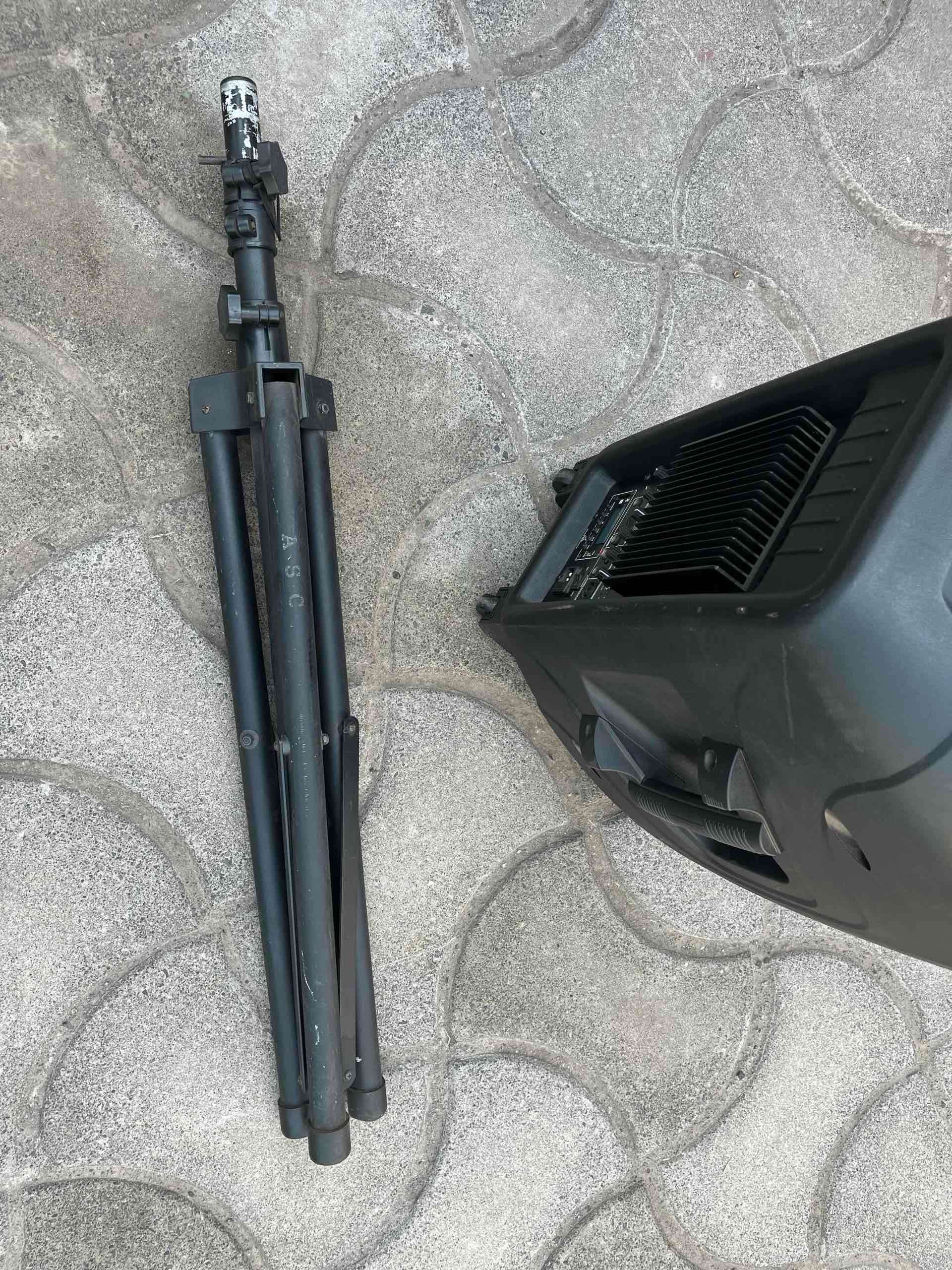 Parlante con trípode - miniatura 3