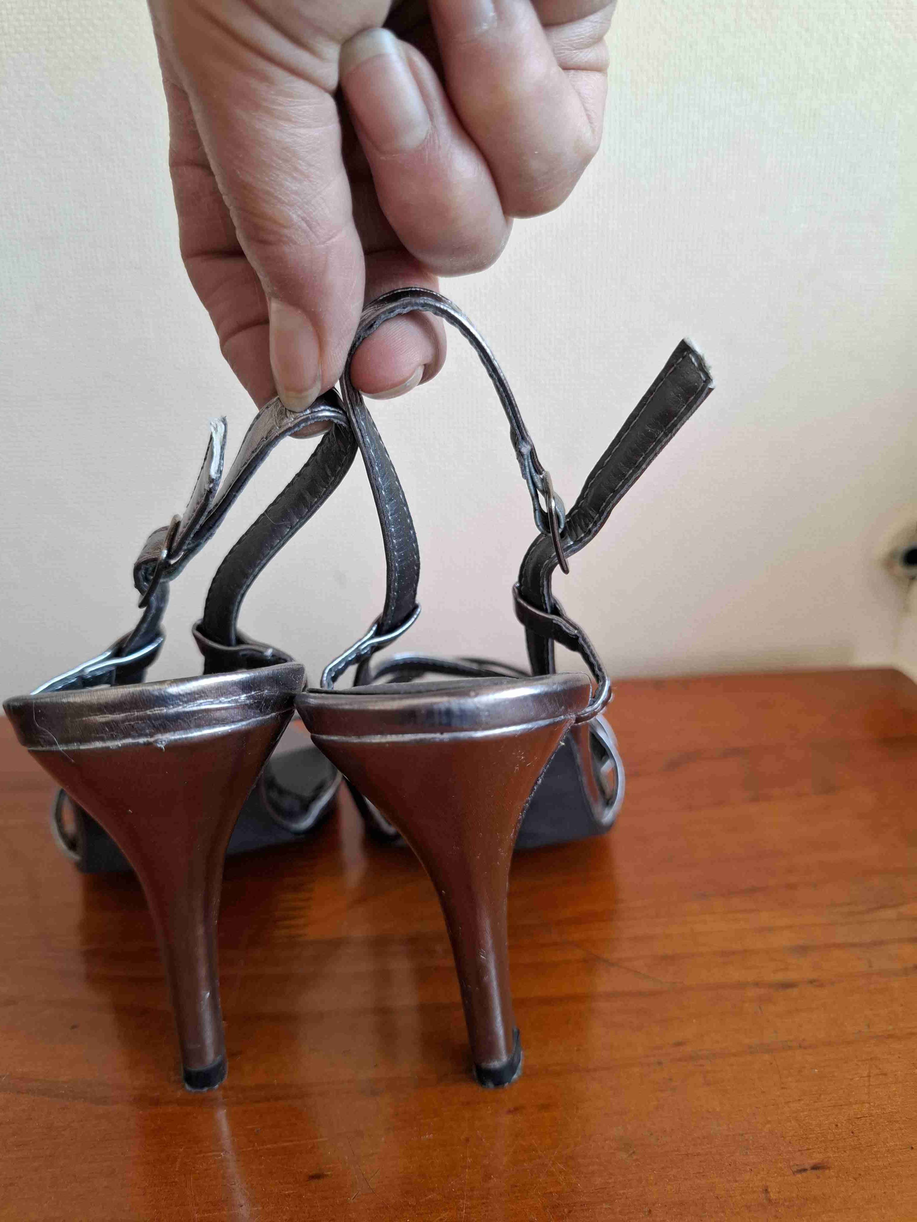 Sandalias plateadas metálicas - miniatura 3