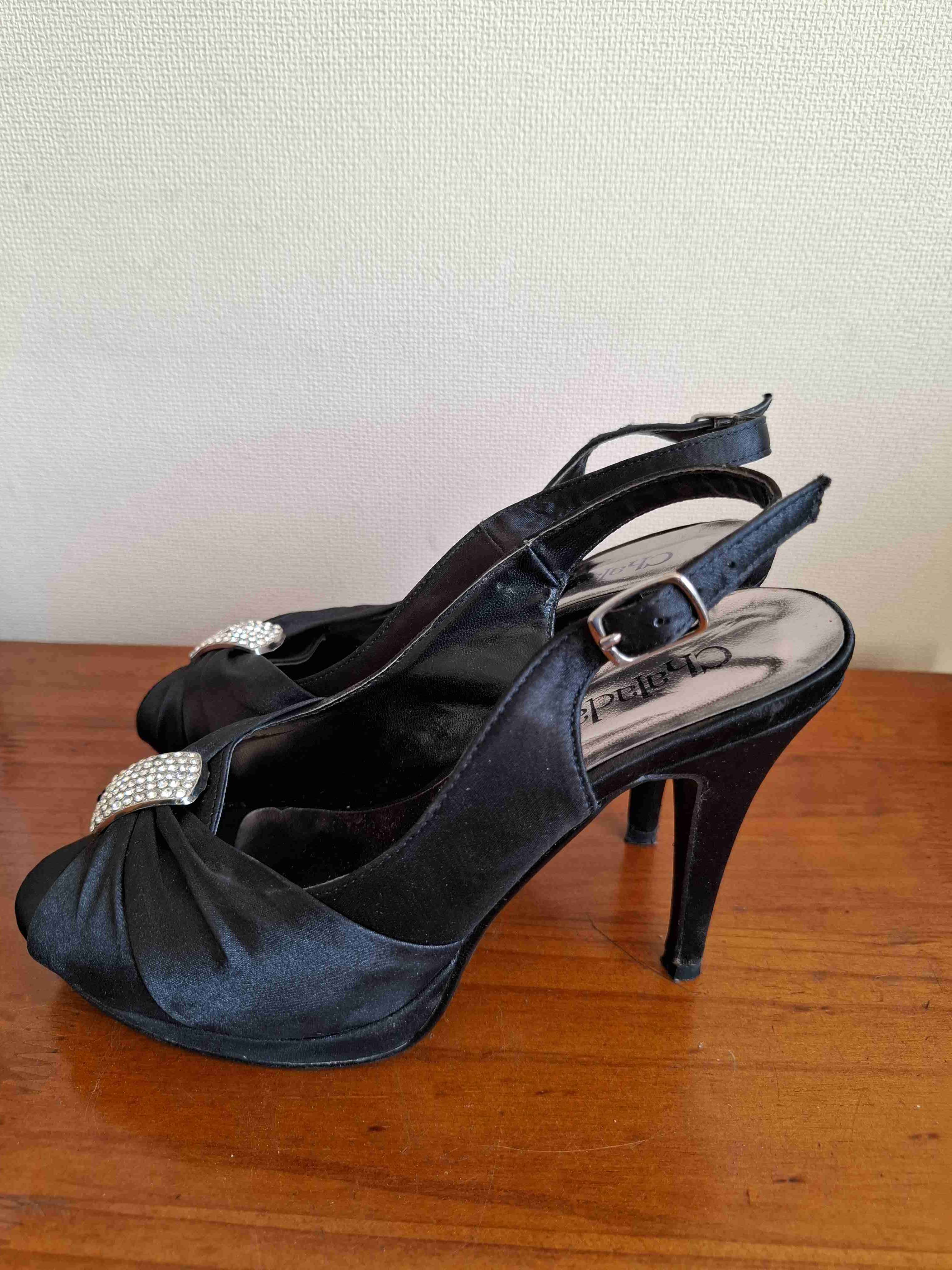 Zapatos de taco negro elegantes - miniatura 2