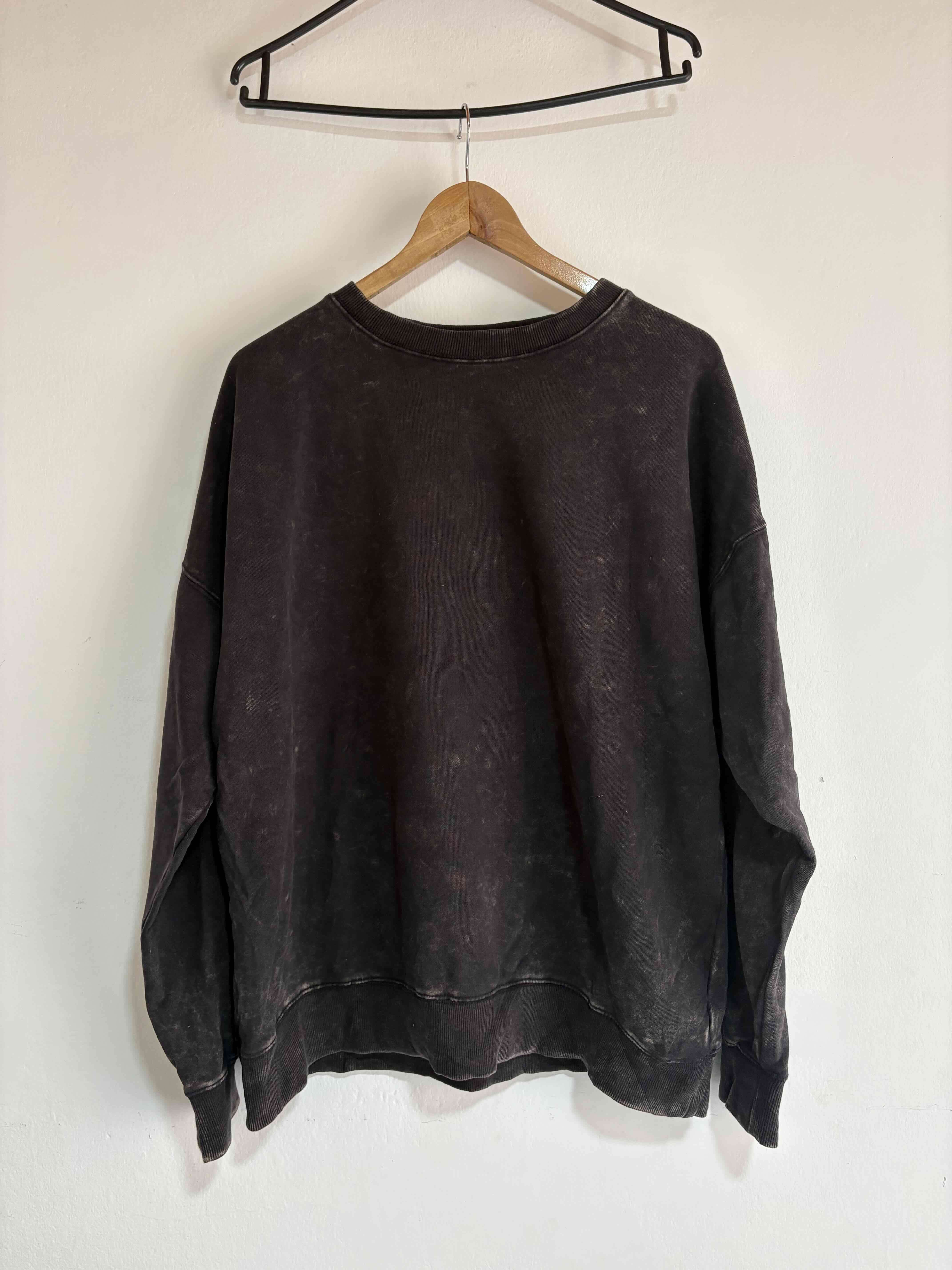 Polerón negro desgastado - miniatura 2