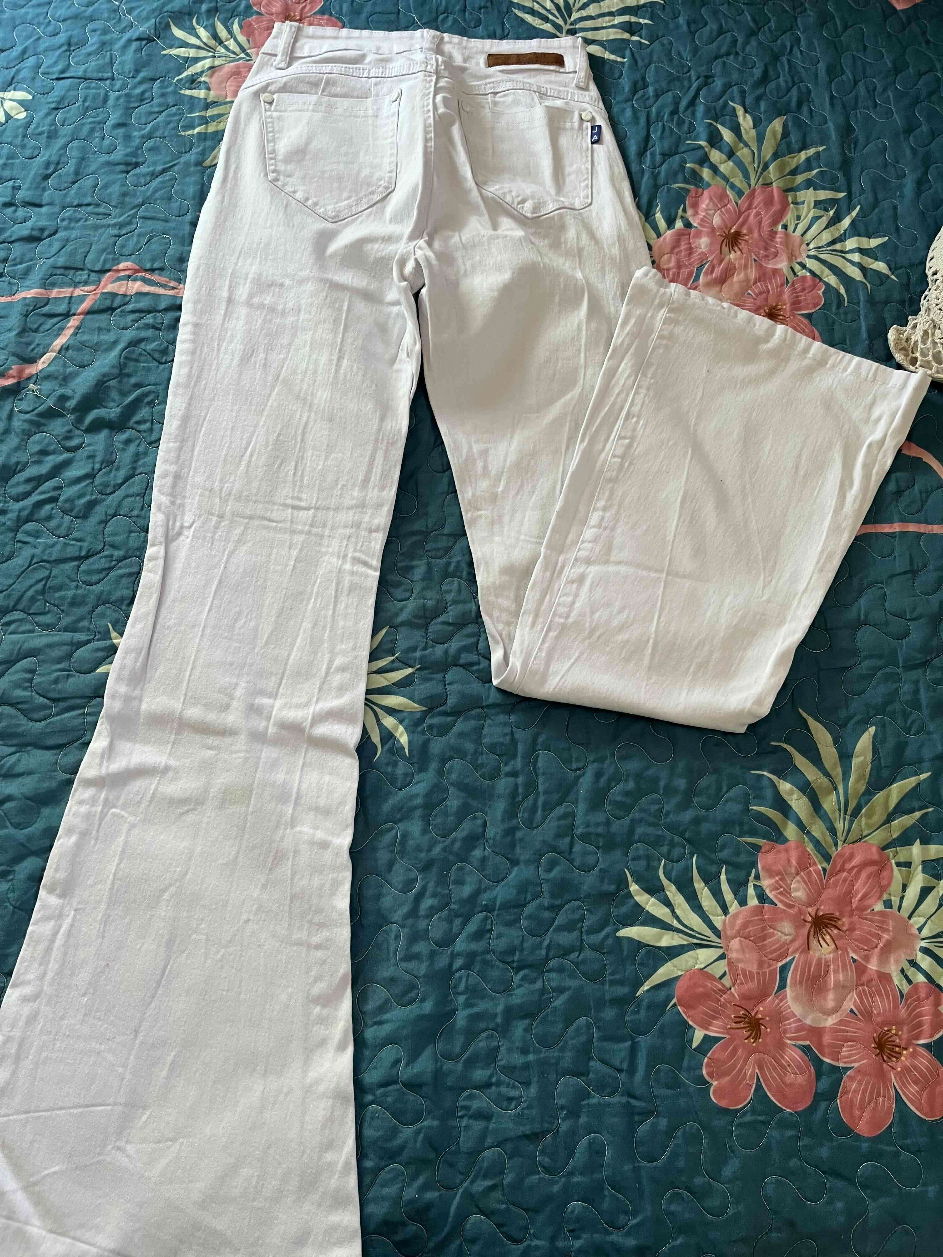 Pantalones acampanados blancos - miniatura 2