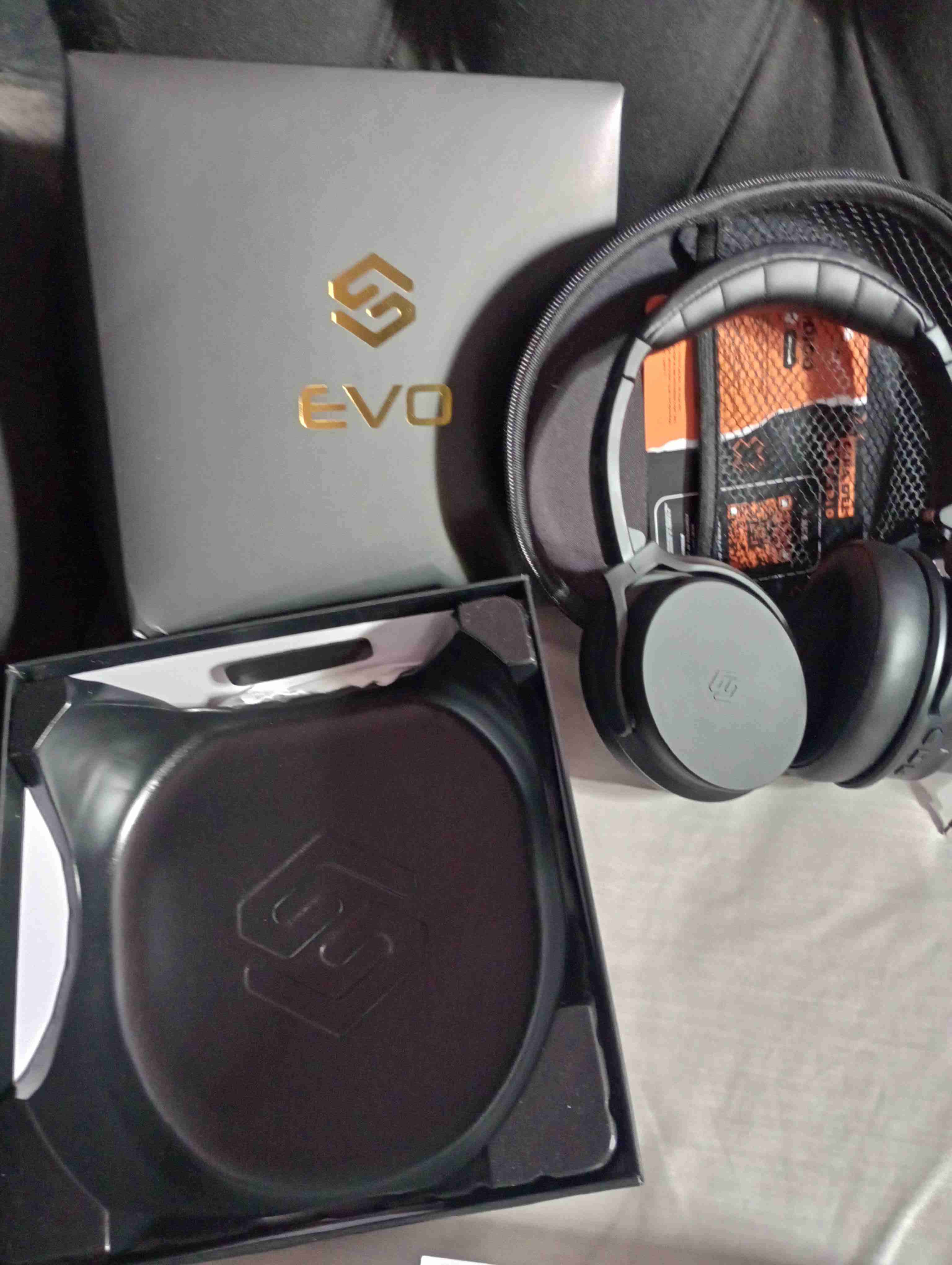 Audífonos Evo con estuche - miniatura 1