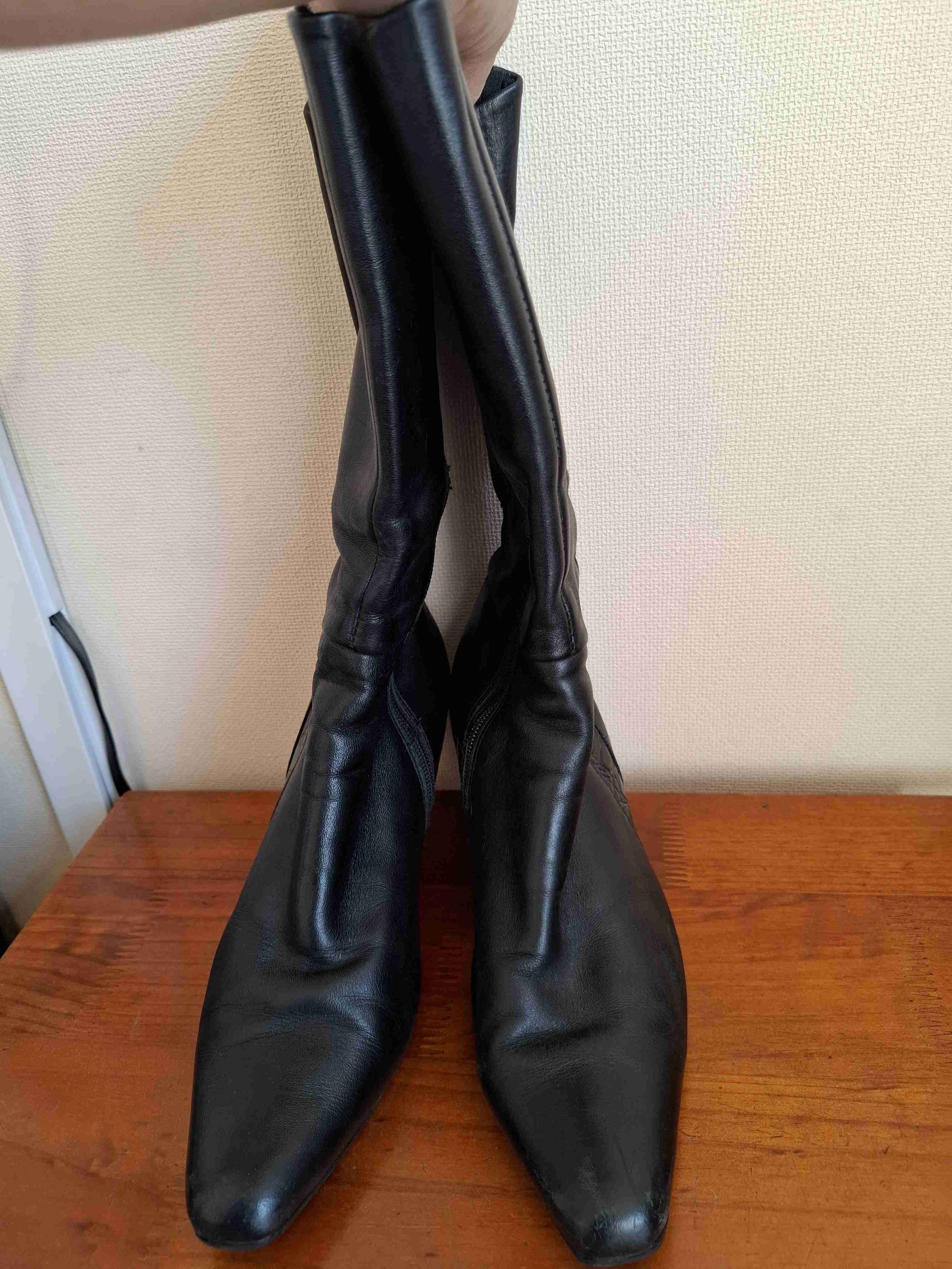 Botas negras de cuero con taco - miniatura 2