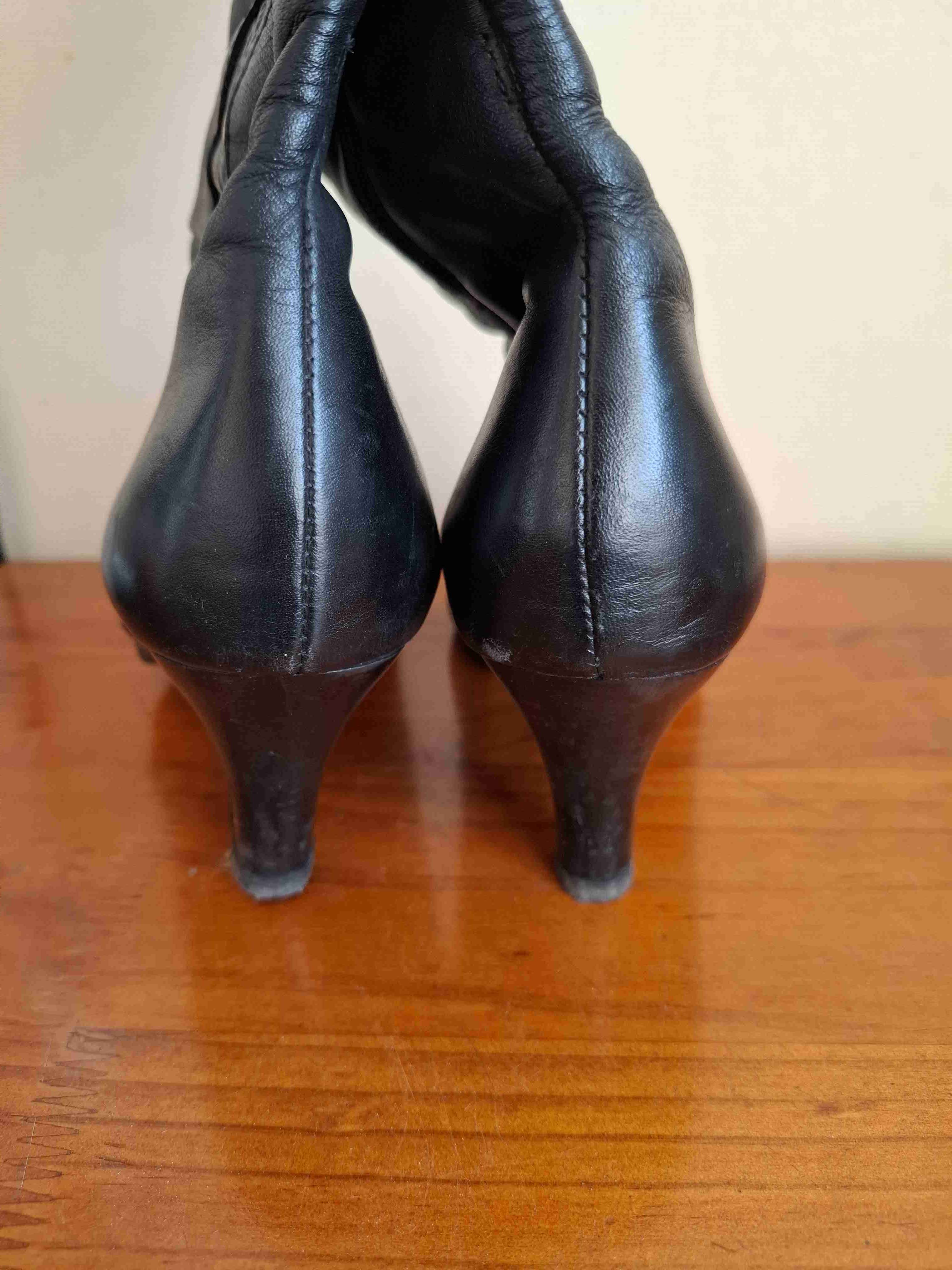 Botas negras de cuero con taco - miniatura 3