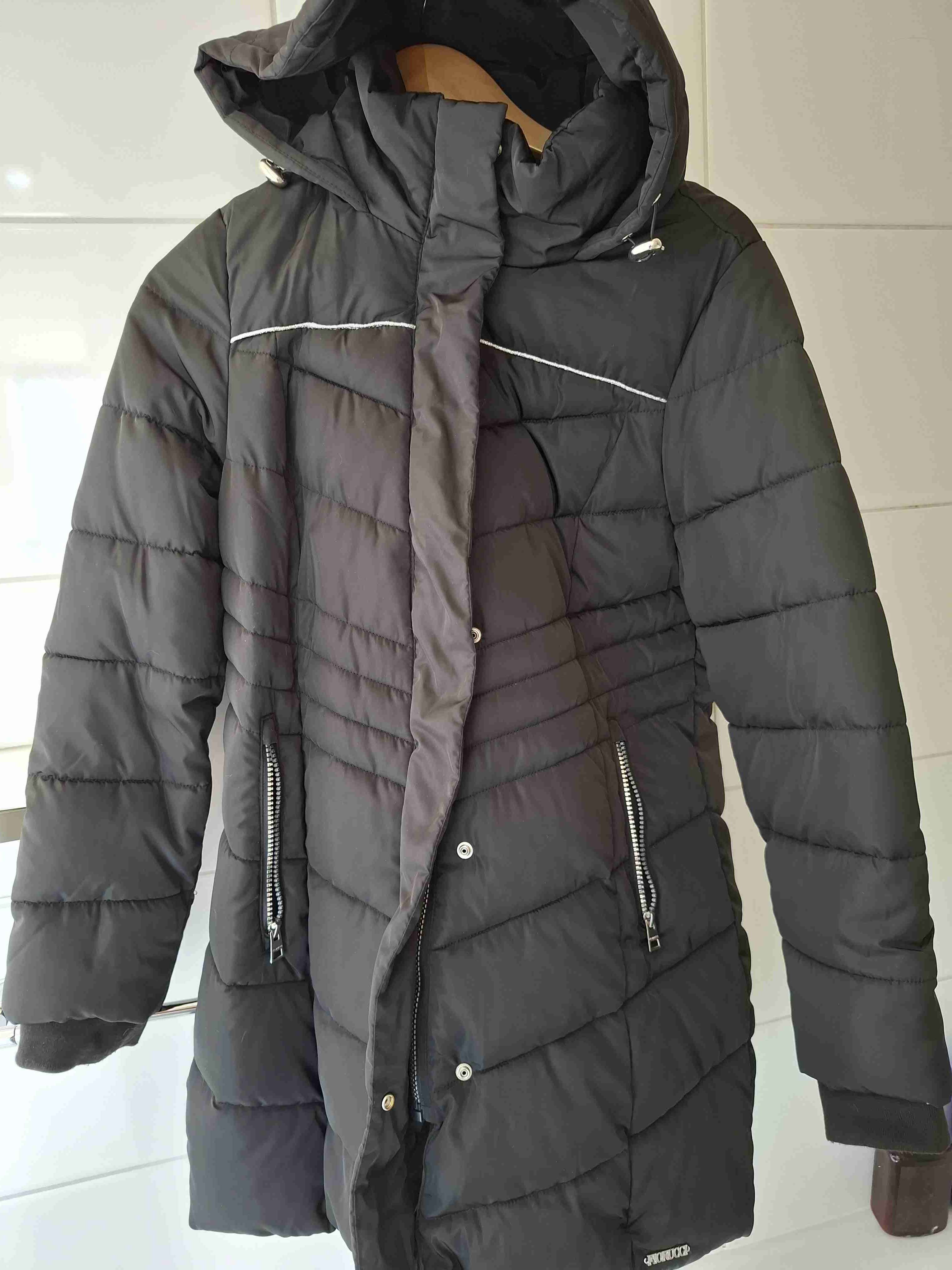 Parca  negra acolchado largo, marca Fiorucci