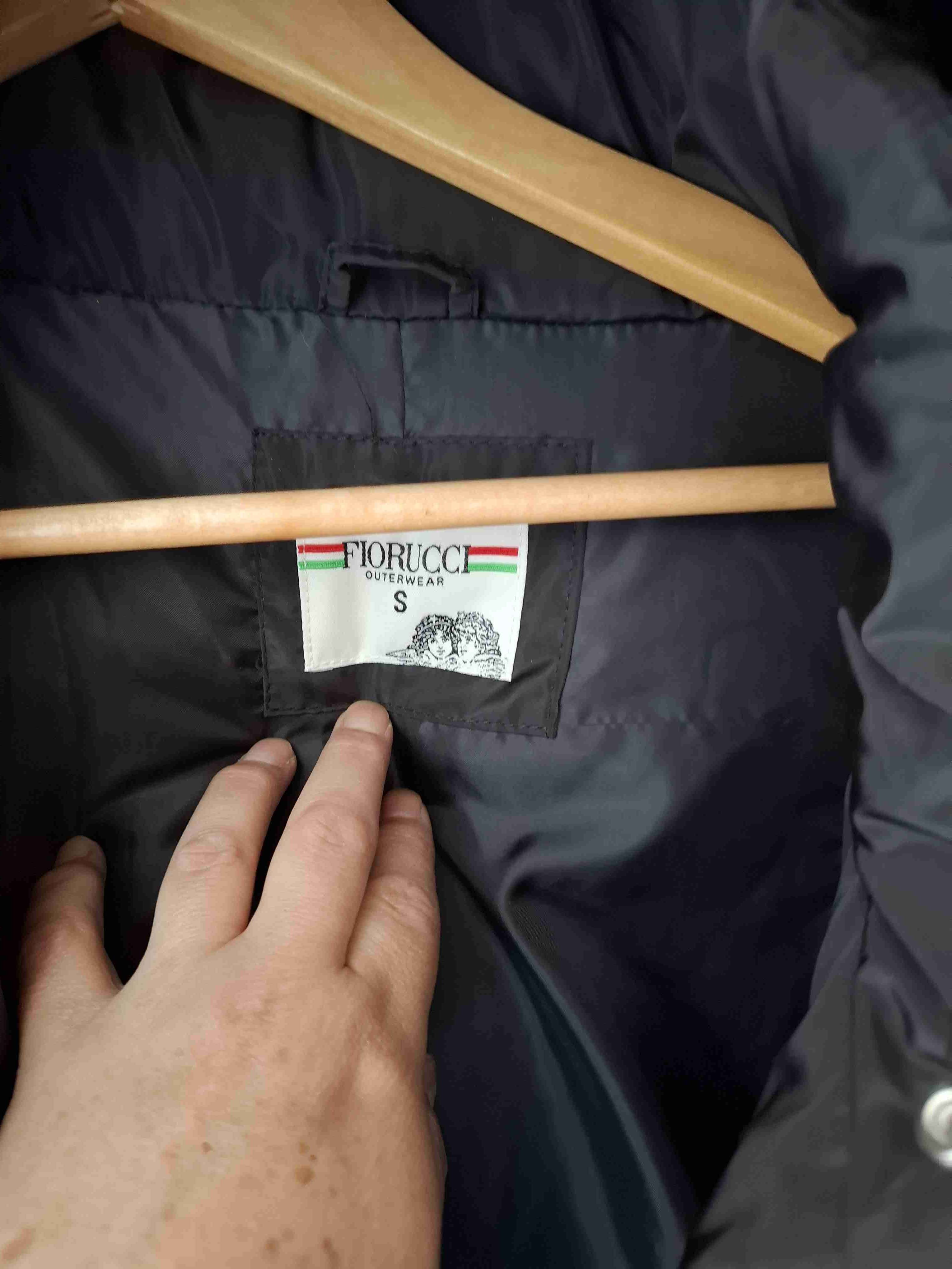 Parca  negra acolchado largo, marca Fiorucci - miniatura 3