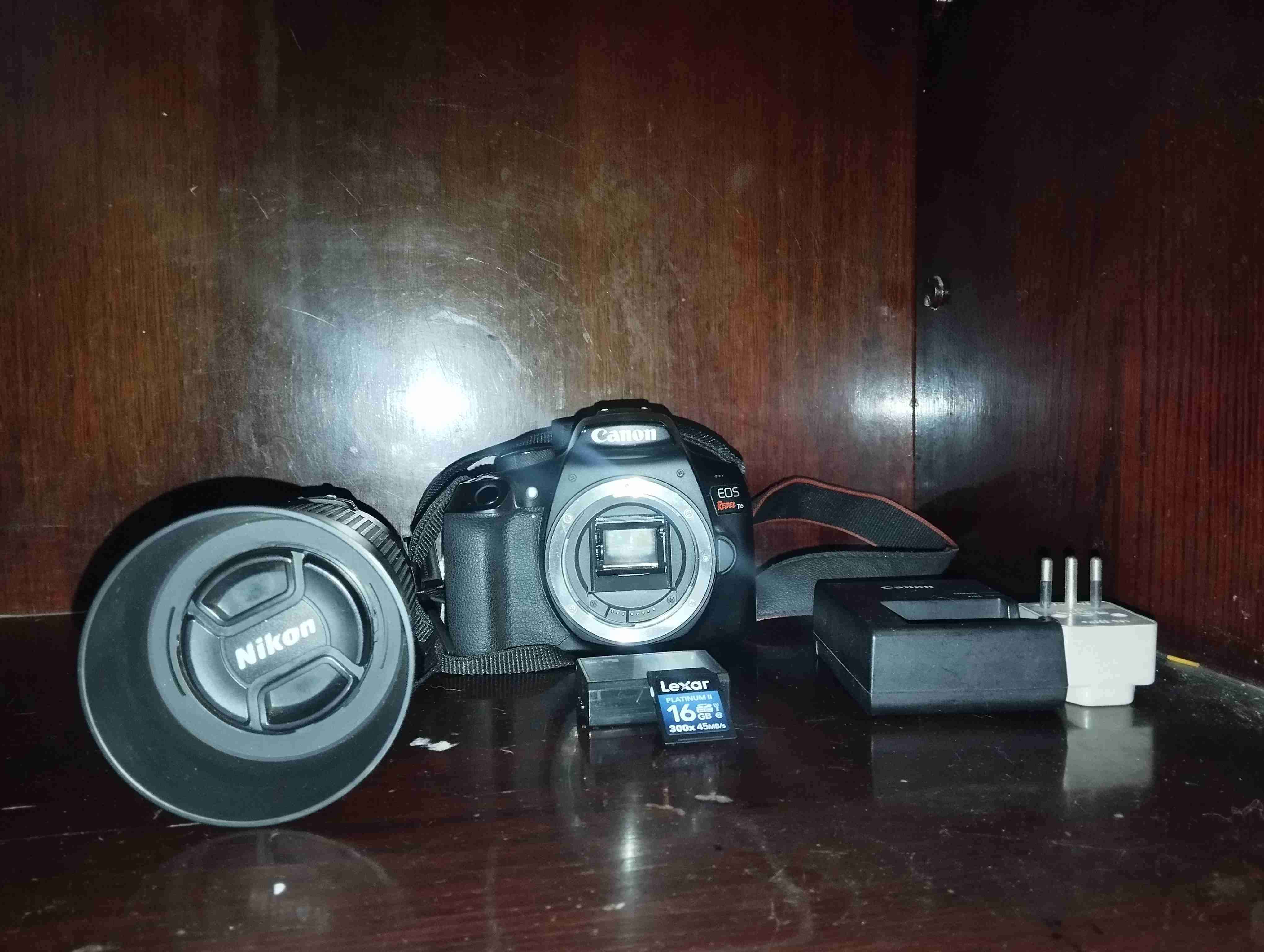 Cámara Canon EOS Rebel T6 con accesorios - miniatura 1