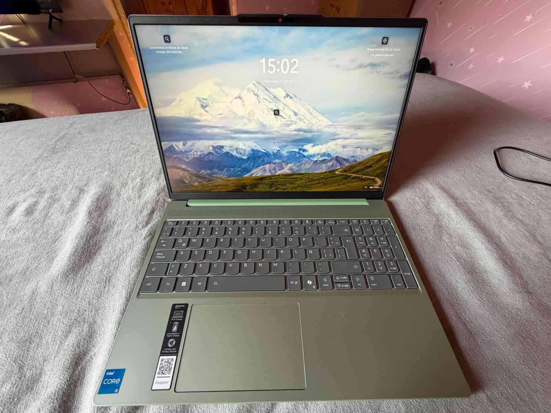 Laptop Lenovo color gris - miniatura 2