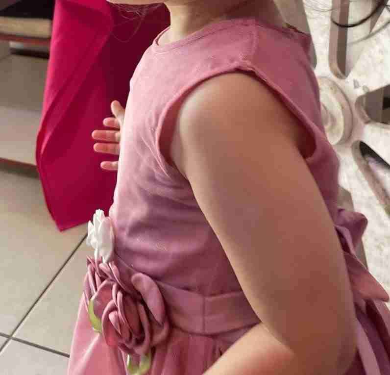 Vestido rosado infantil con flores - miniatura 1