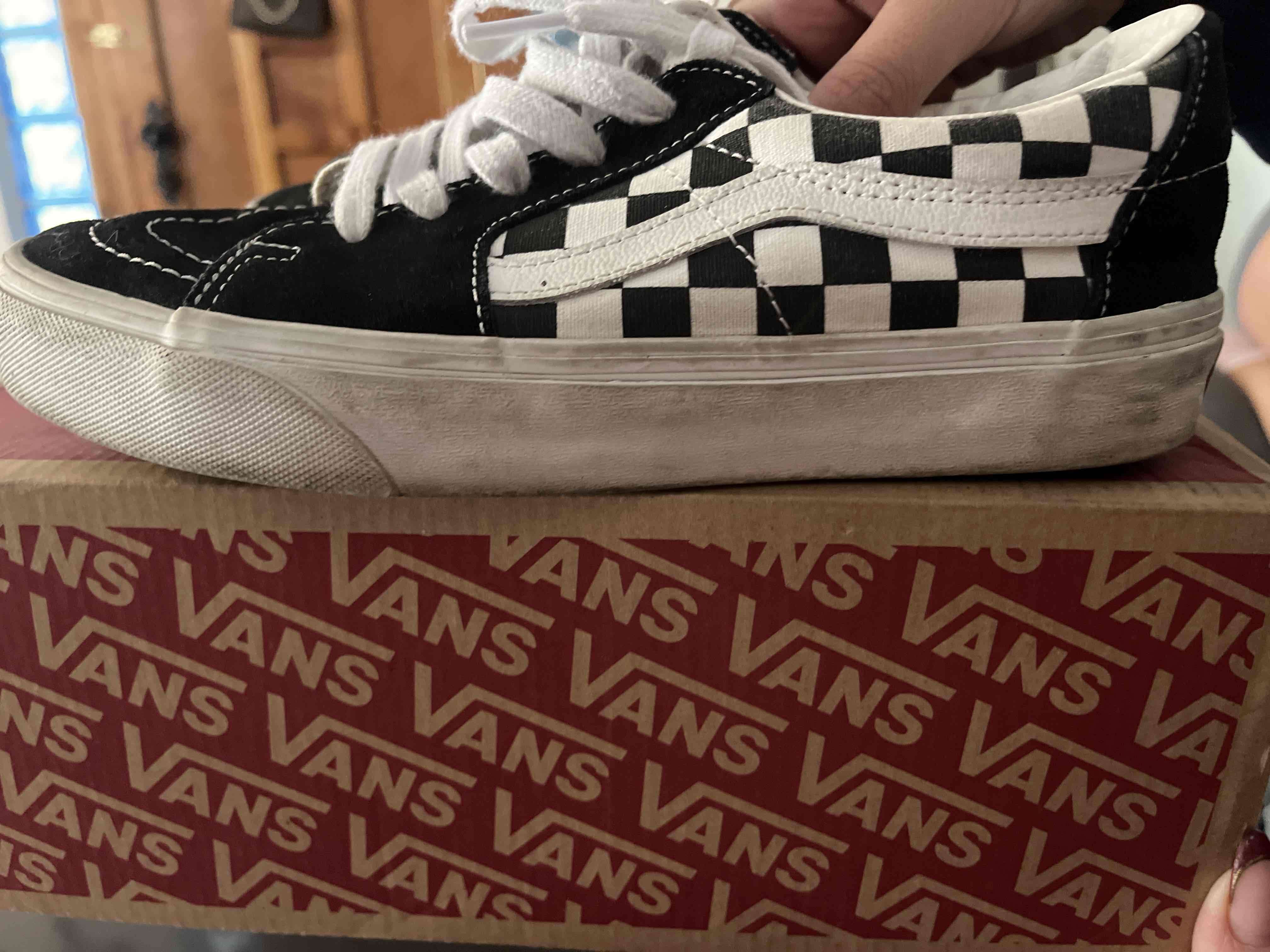 Zapatillas negras con diseño ajedrez - miniatura 2