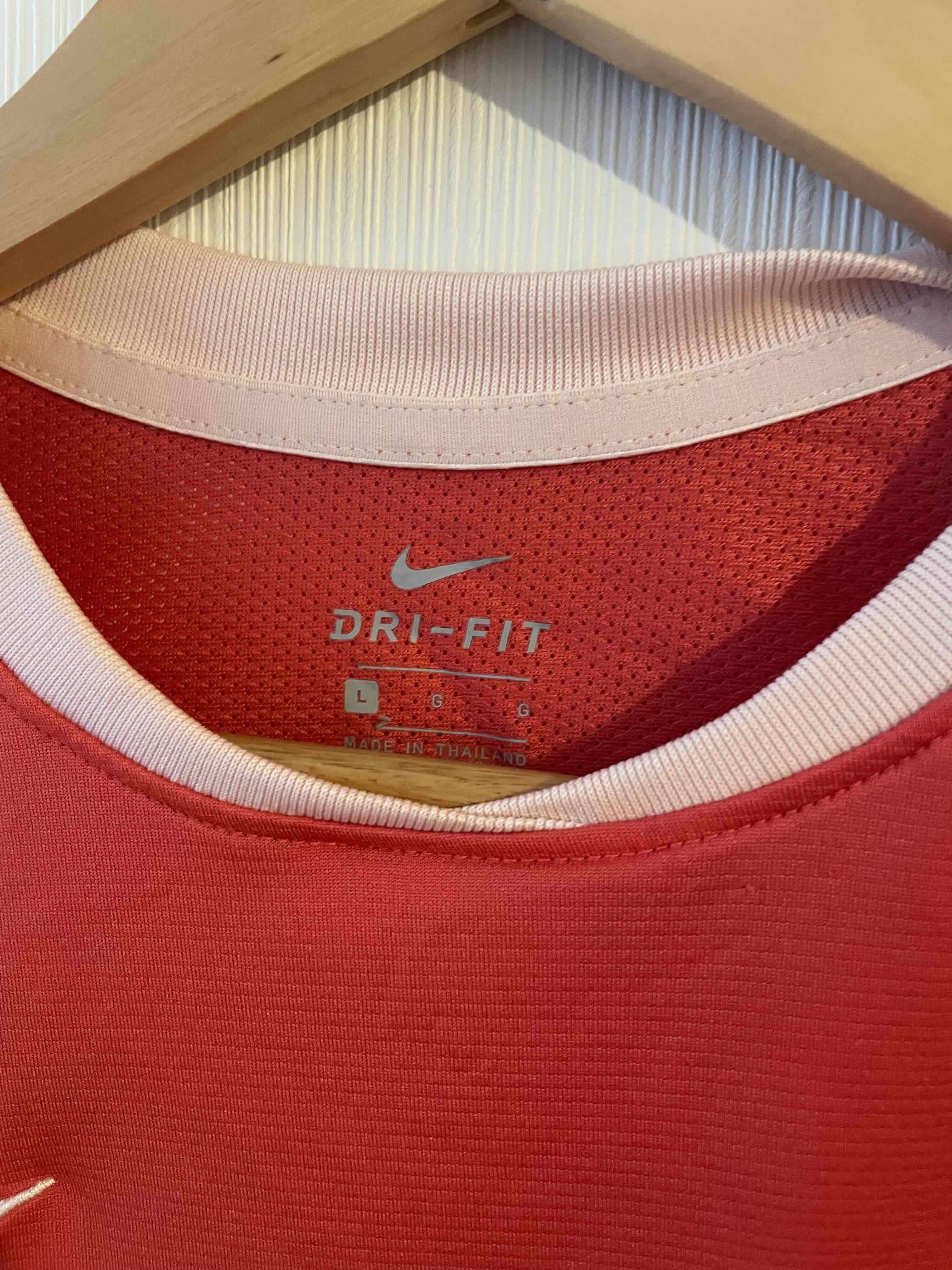 Polera deportiva roja Nike - miniatura 2