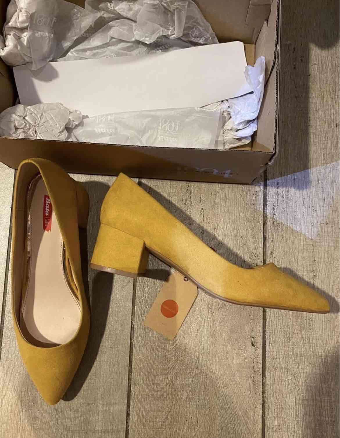 Zapatos bata de taco amarillo - miniatura 1