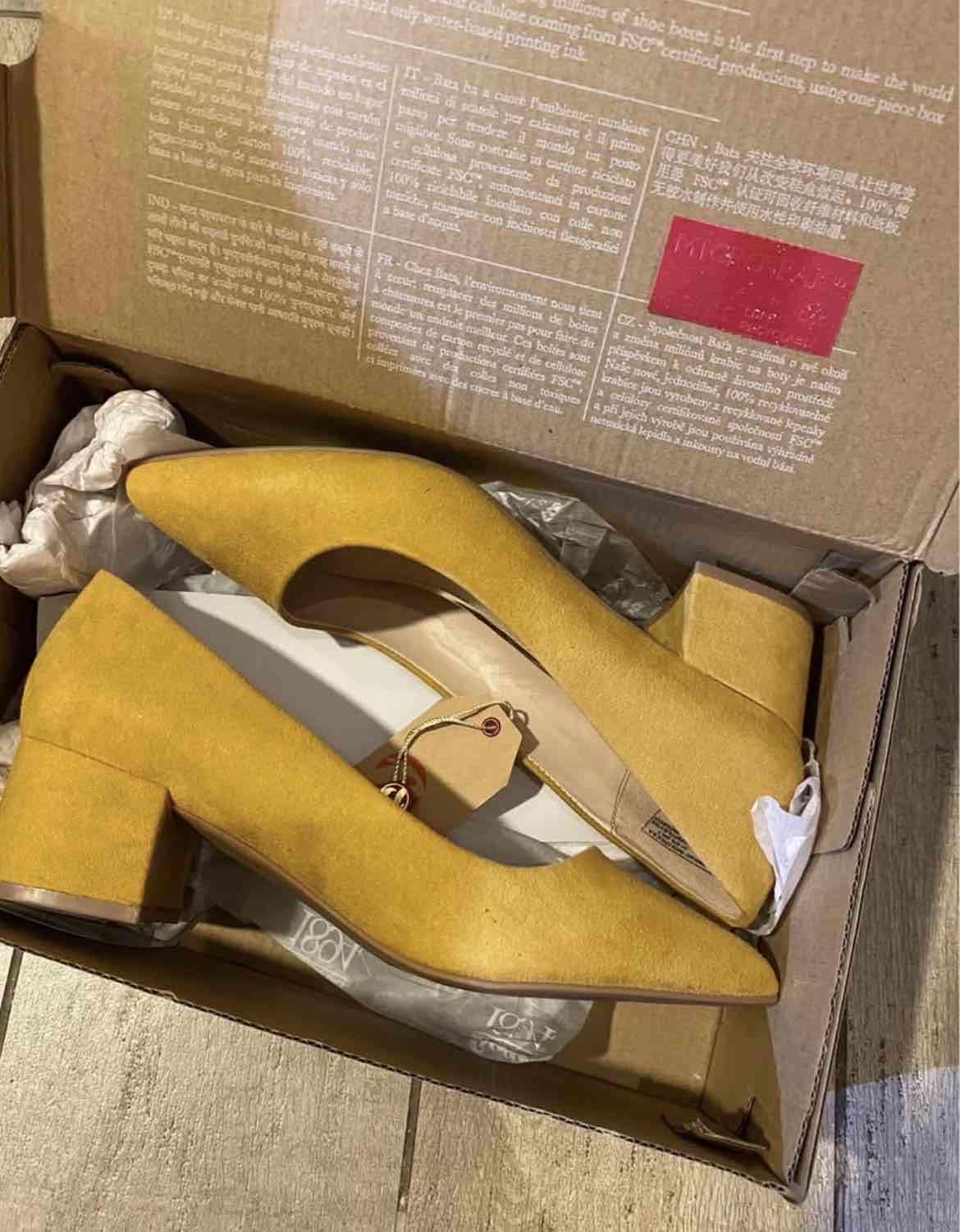 Zapatos bata de taco amarillo - miniatura 2