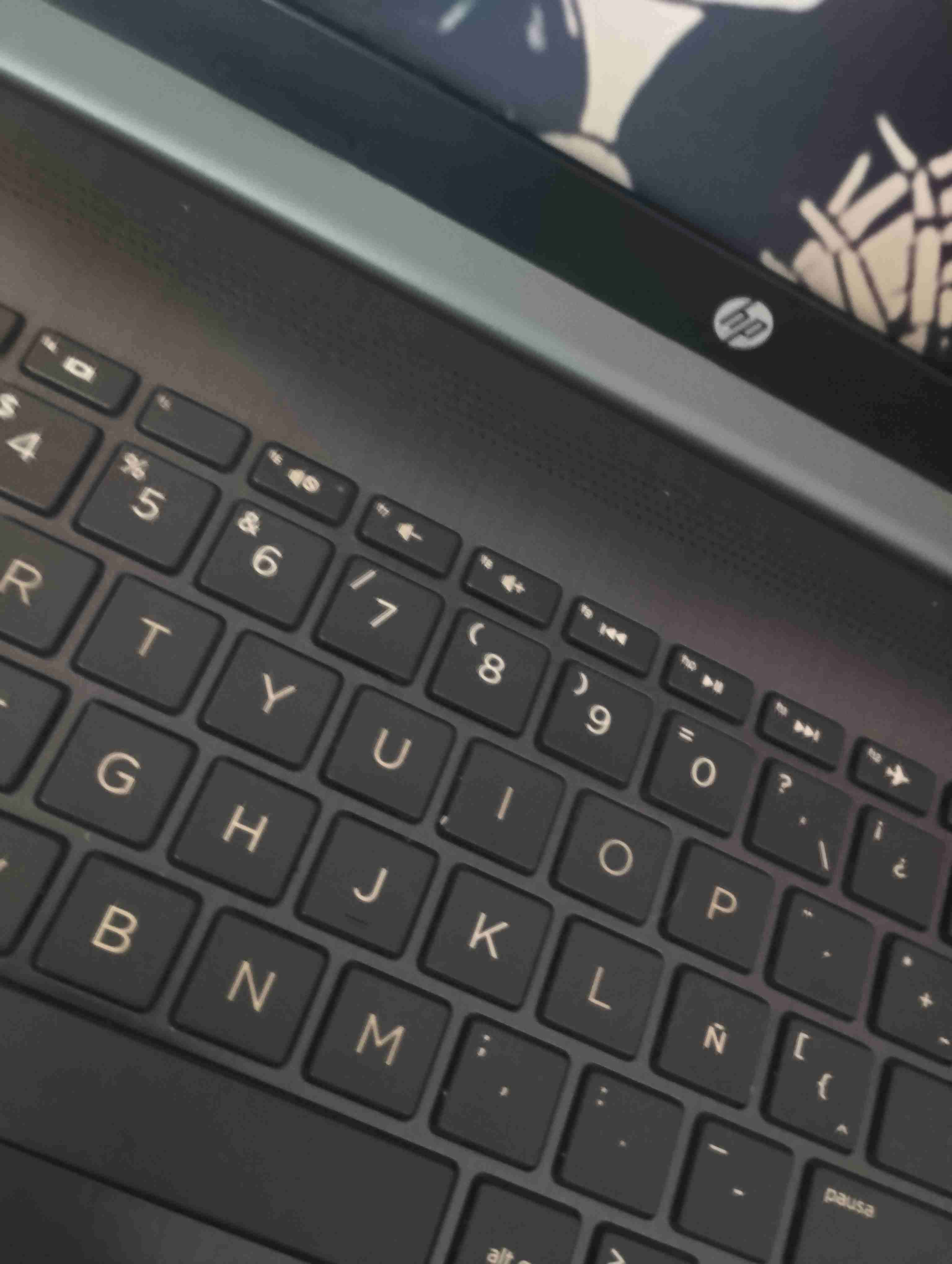 Notebook HP negra - miniatura 4