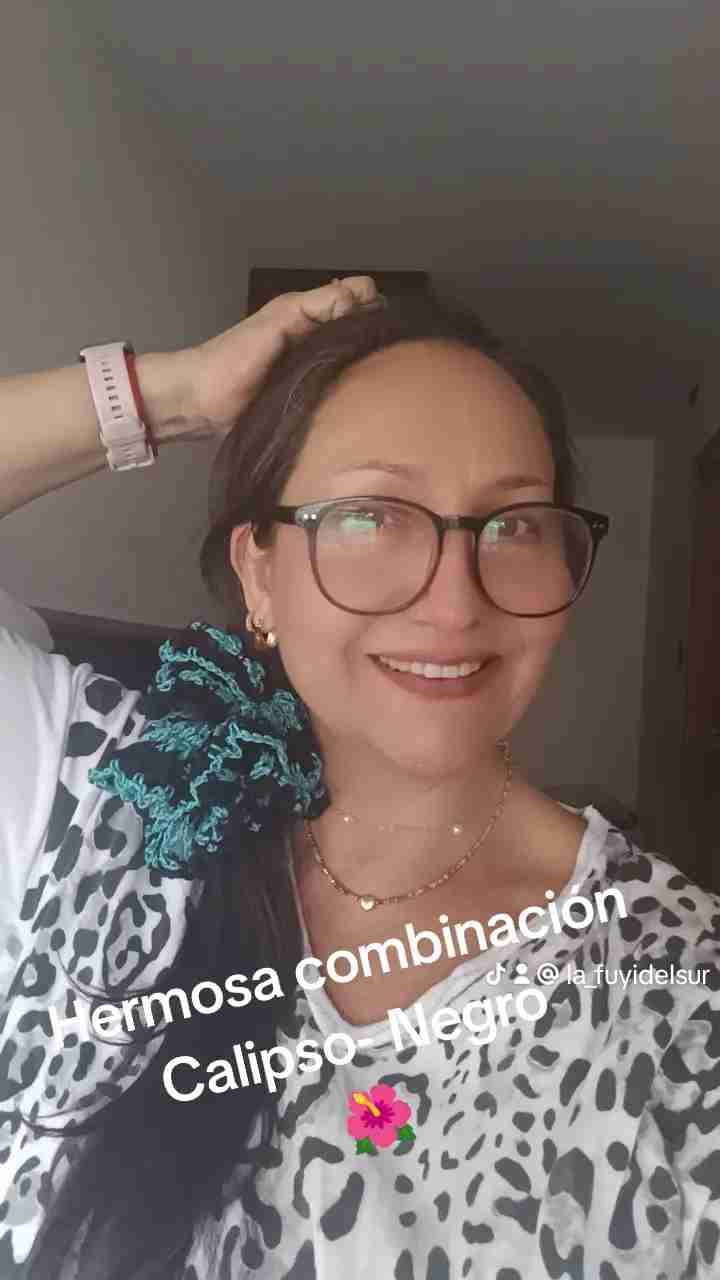 Scrunchis XL de variados colores y texturas - miniatura 3