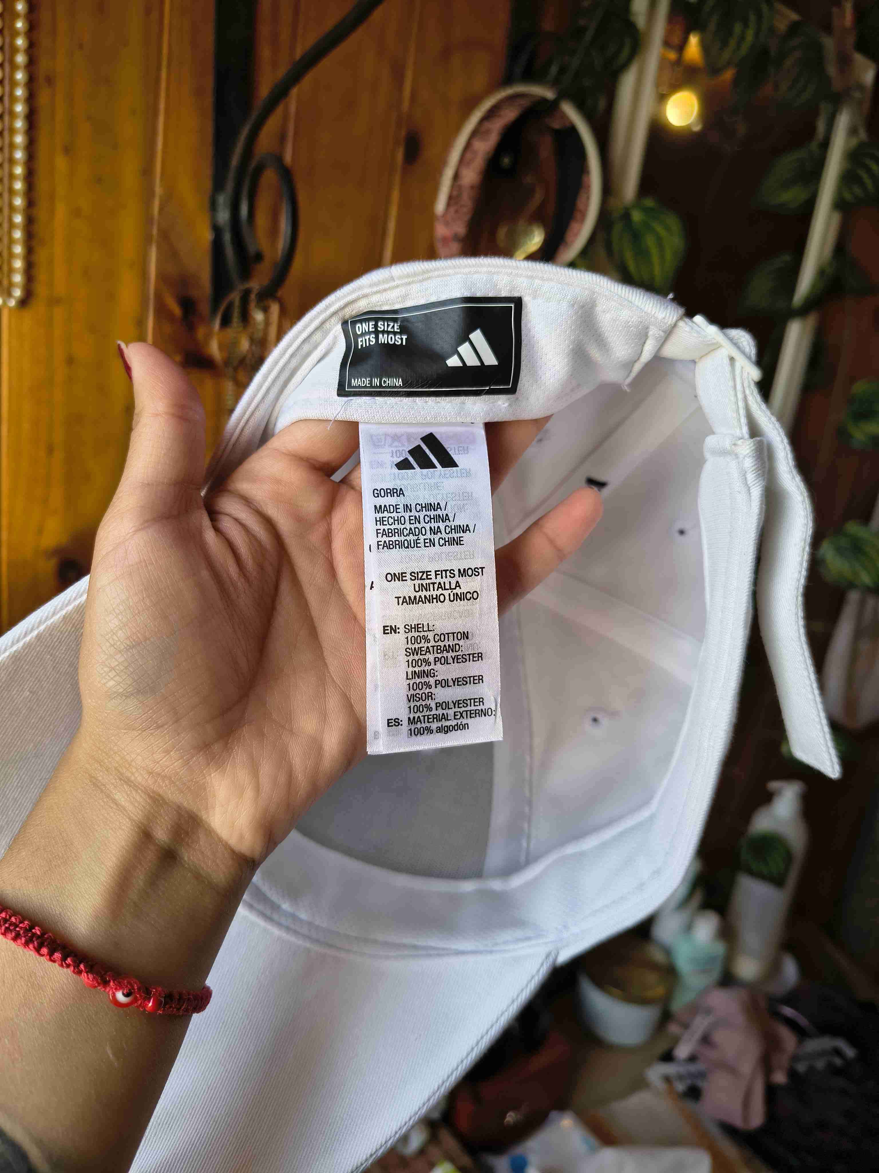 Gorro blanco con diseño deportivo - miniatura 2