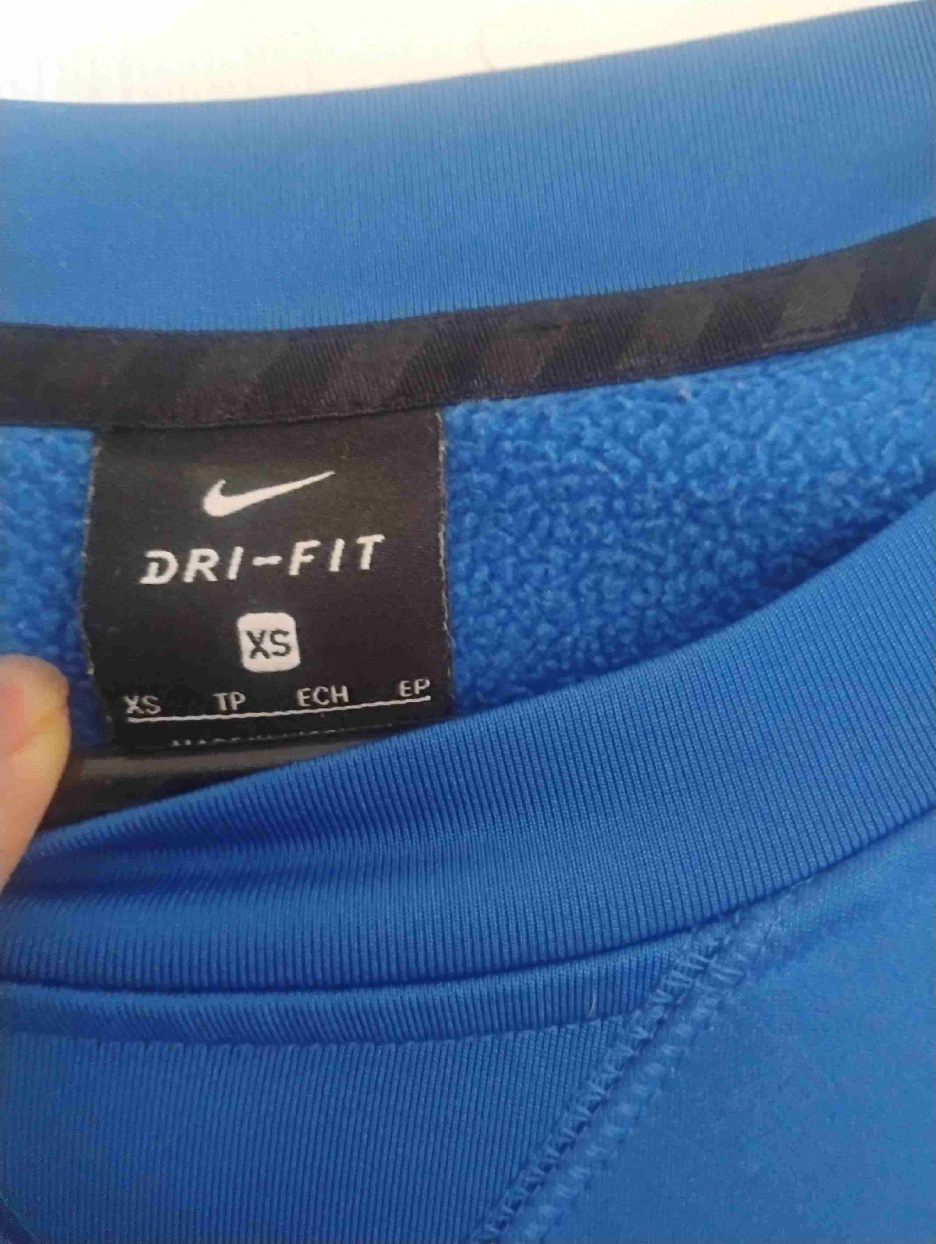 Polerón azul con logo deportivo - miniatura 2