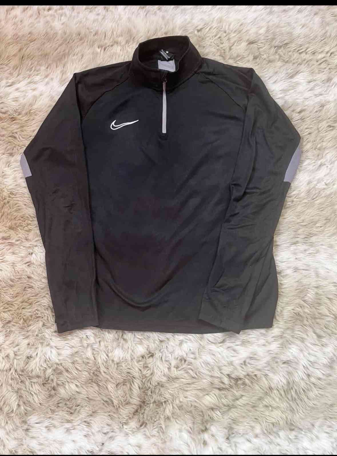 Polerón negro deportivo Nike - miniatura 4